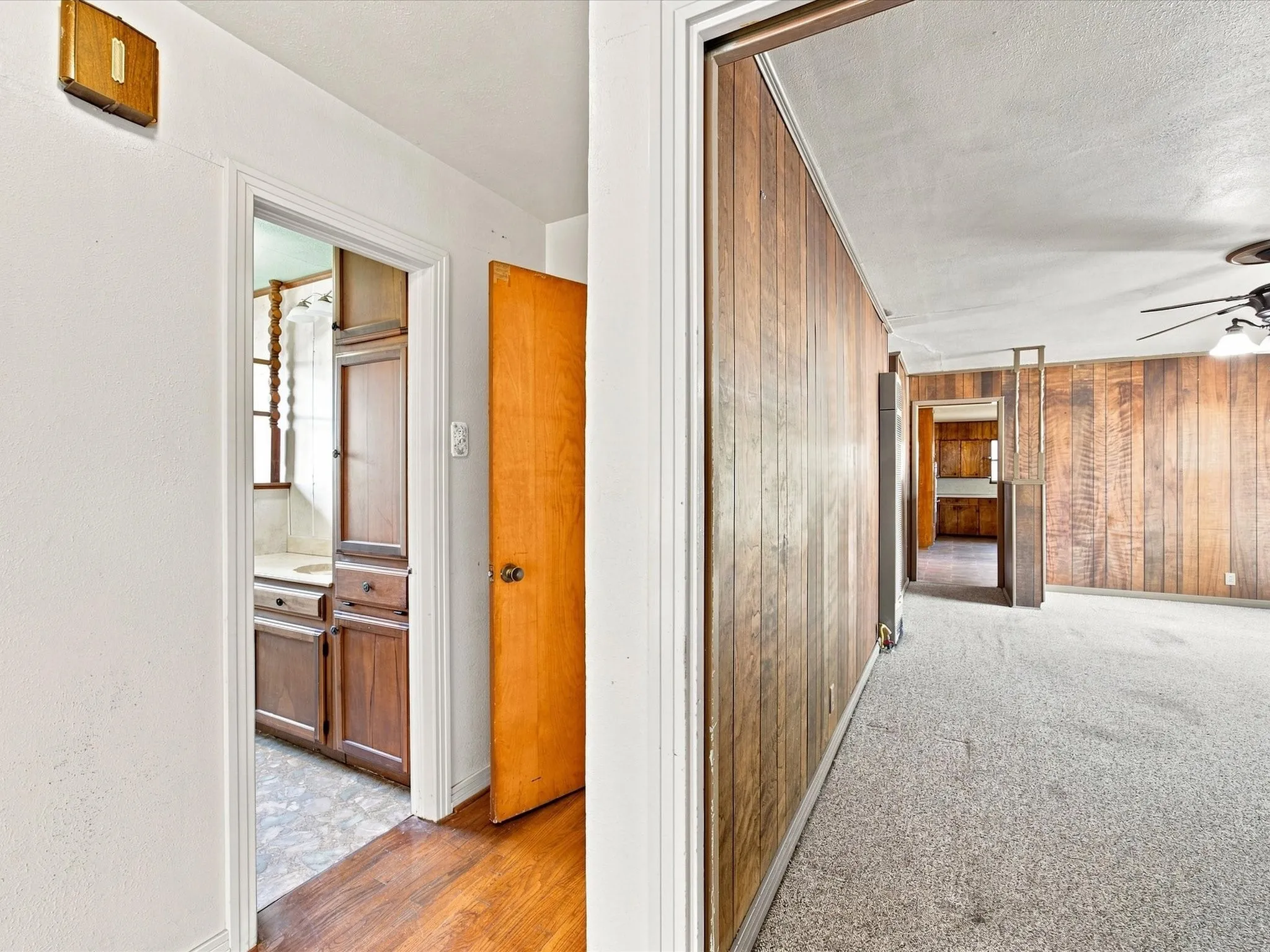 Single Family Residence For Sale in Ellis County , 1003 E Milam Street, Ennis, Texas 75119, 3 Bedroom, 2 Bathroom, 2 Garage spaces, 1,856 Sqft, built in 1954, mls#21375980, Real Estate Agent in Ennis, Homes For Sale in Ellis county, Homes For Sale in Ennis, Realtor in Ennis Texas, Real Estate Brokerage Independent Realty Texas, Luminita Cordes Realtor