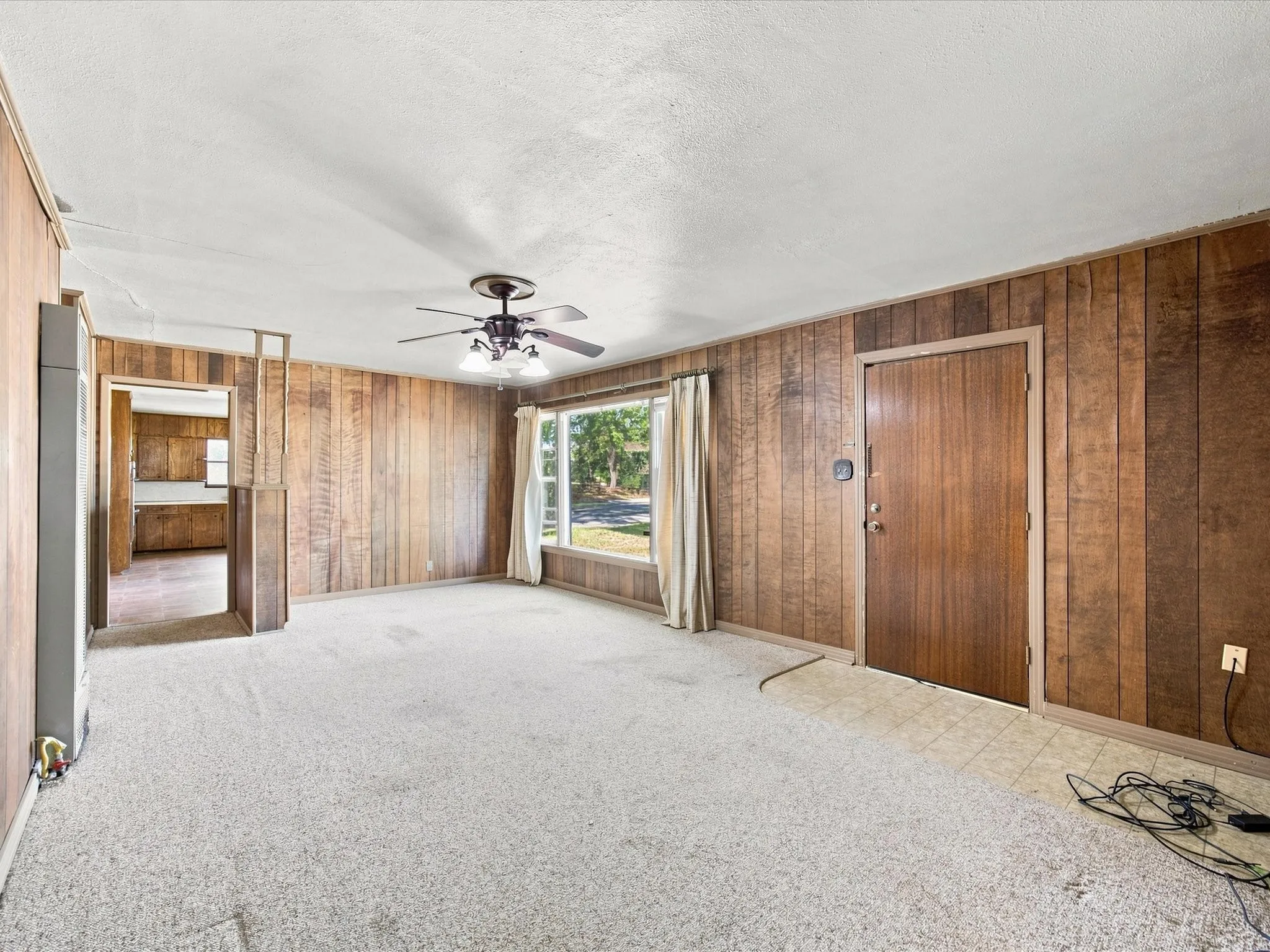 Single Family Residence For Sale in Ellis County , 1003 E Milam Street, Ennis, Texas 75119, 3 Bedroom, 2 Bathroom, 2 Garage spaces, 1,856 Sqft, built in 1954, mls#21375980, Real Estate Agent in Ennis, Homes For Sale in Ellis county, Homes For Sale in Ennis, Realtor in Ennis Texas, Real Estate Brokerage Independent Realty Texas, Luminita Cordes Realtor