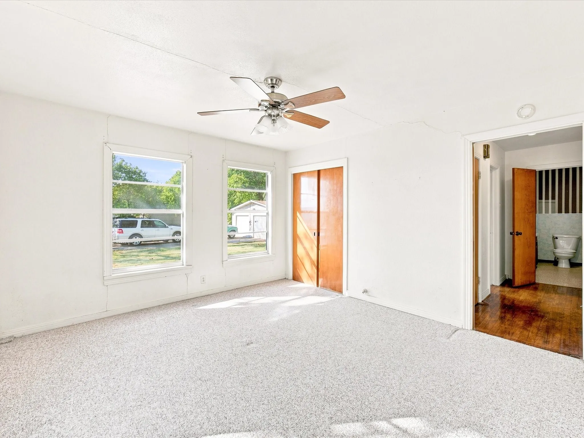 Single Family Residence For Sale in Ellis County , 1003 E Milam Street, Ennis, Texas 75119, 3 Bedroom, 2 Bathroom, 2 Garage spaces, 1,856 Sqft, built in 1954, mls#21375980, Real Estate Agent in Ennis, Homes For Sale in Ellis county, Homes For Sale in Ennis, Realtor in Ennis Texas, Real Estate Brokerage Independent Realty Texas, Luminita Cordes Realtor