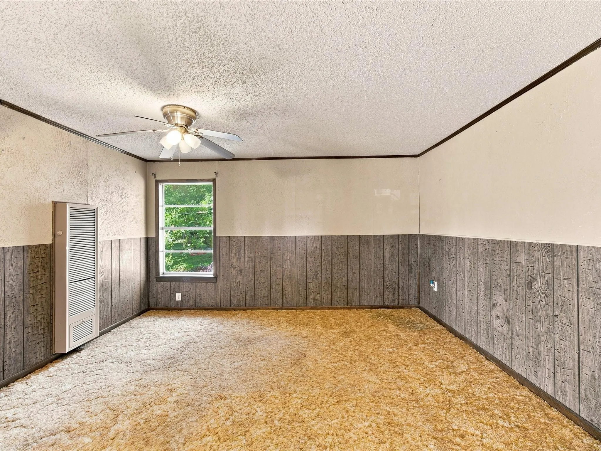 Single Family Residence For Sale in Ellis County , 1003 E Milam Street, Ennis, Texas 75119, 3 Bedroom, 2 Bathroom, 2 Garage spaces, 1,856 Sqft, built in 1954, mls#21375980, Real Estate Agent in Ennis, Homes For Sale in Ellis county, Homes For Sale in Ennis, Realtor in Ennis Texas, Real Estate Brokerage Independent Realty Texas, Luminita Cordes Realtor