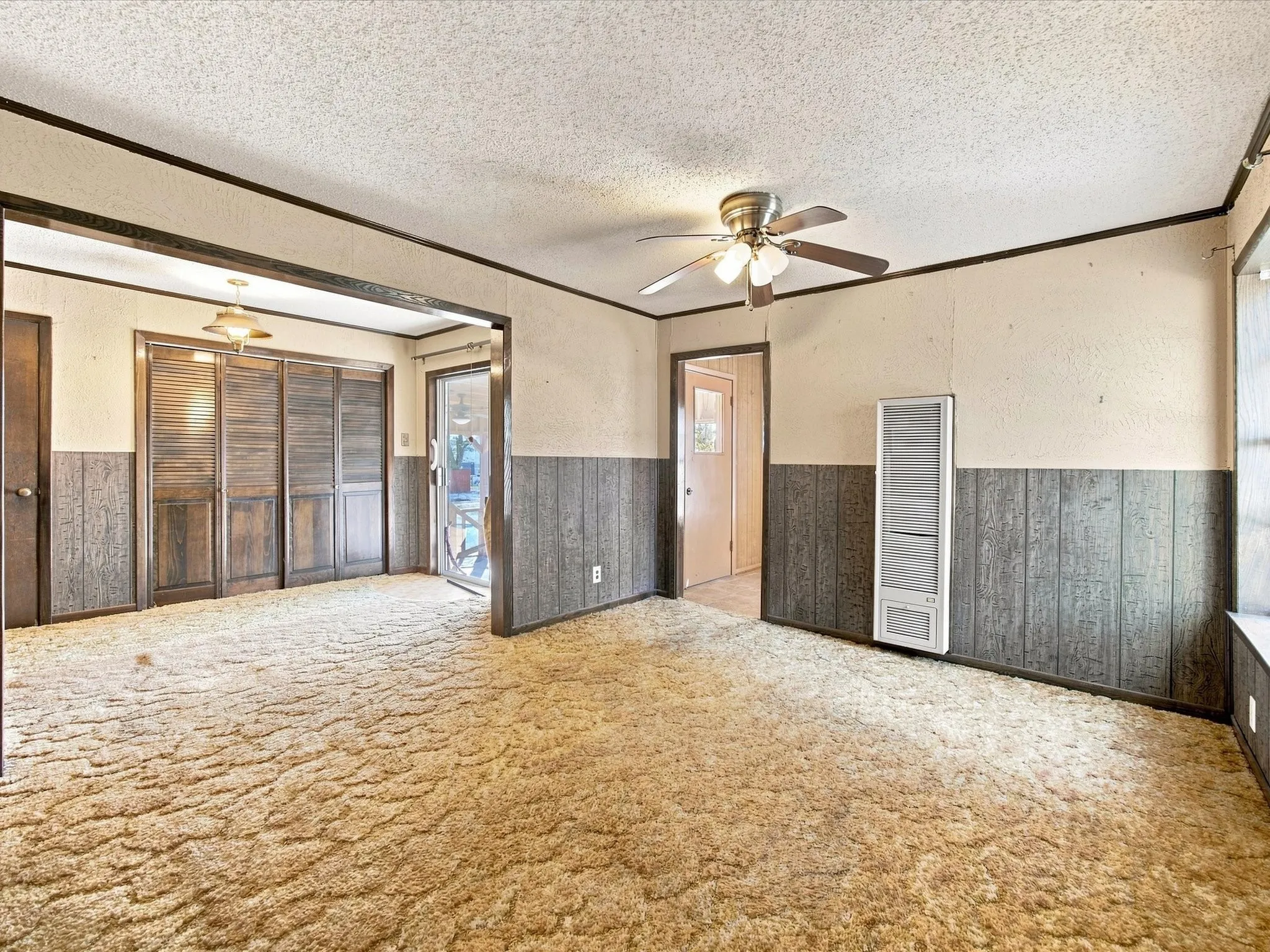 Single Family Residence For Sale in Ellis County , 1003 E Milam Street, Ennis, Texas 75119, 3 Bedroom, 2 Bathroom, 2 Garage spaces, 1,856 Sqft, built in 1954, mls#21375980, Real Estate Agent in Ennis, Homes For Sale in Ellis county, Homes For Sale in Ennis, Realtor in Ennis Texas, Real Estate Brokerage Independent Realty Texas, Luminita Cordes Realtor