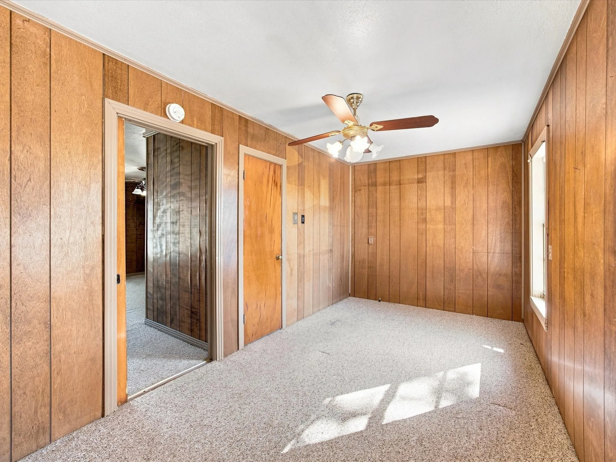 Single Family Residence For Sale in Ellis County , 1003 E Milam Street, Ennis, Texas 75119, 3 Bedroom, 2 Bathroom, 2 Garage spaces, 1,856 Sqft, built in 1954, mls#21375980, Real Estate Agent in Ennis, Homes For Sale in Ellis county, Homes For Sale in Ennis, Realtor in Ennis Texas, Real Estate Brokerage Independent Realty Texas, Luminita Cordes Realtor