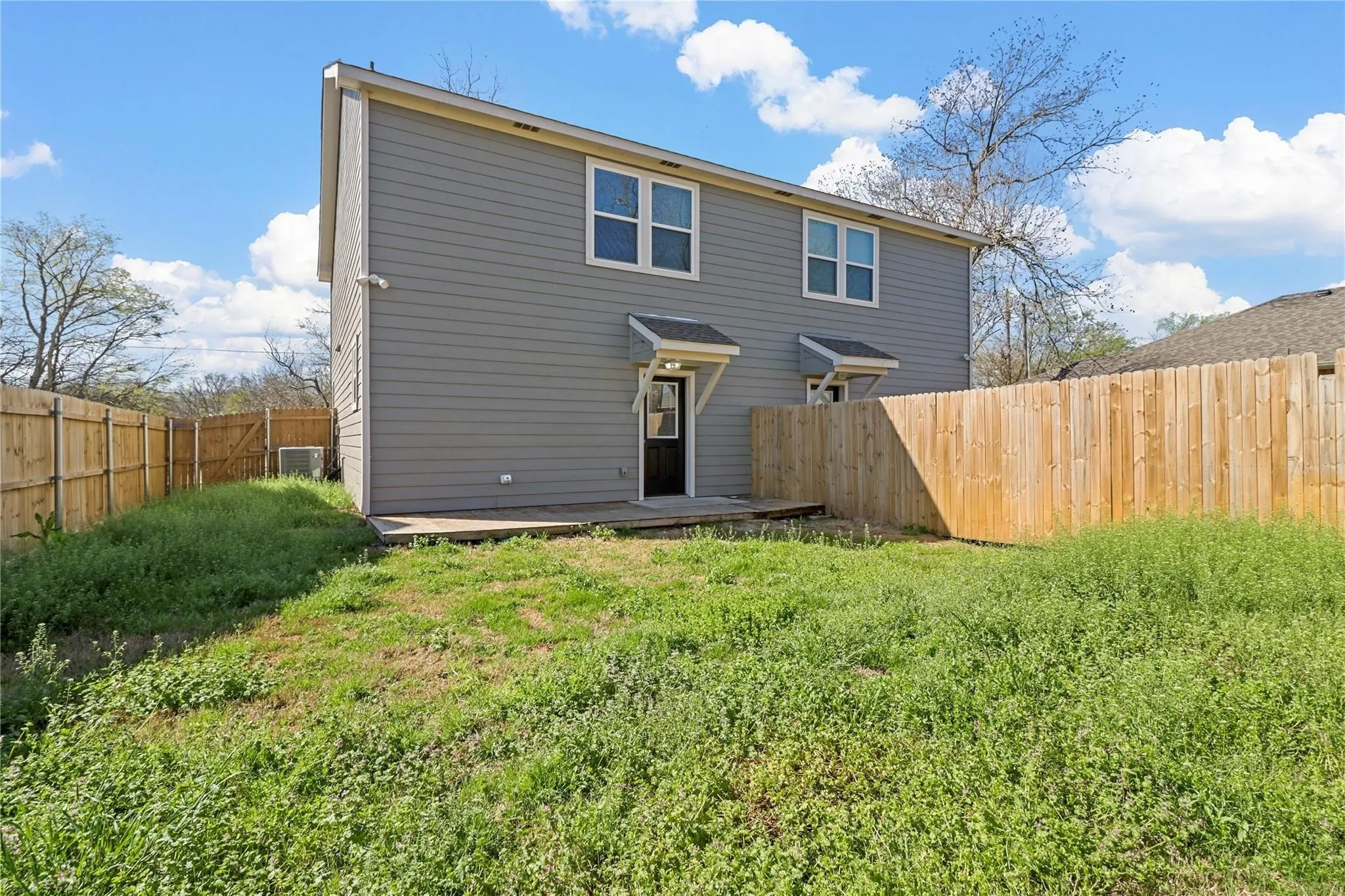 Duplex For Rent in Grayson County , 529-531 E Ball Street 531, Tom Bean, Texas 75489, 3 Bedroom, 3 Bathroom, Garage spaces, 1,424 Sqft, built in 2023, mls#21377977, Real Estate Agent in Tom Bean, Homes For Rent in Grayson county, Homes For Rent in Tom Bean, Realtor in Tom Bean Texas, Real Estate Brokerage Independent Realty Texas, Luminita Cordes Realtor