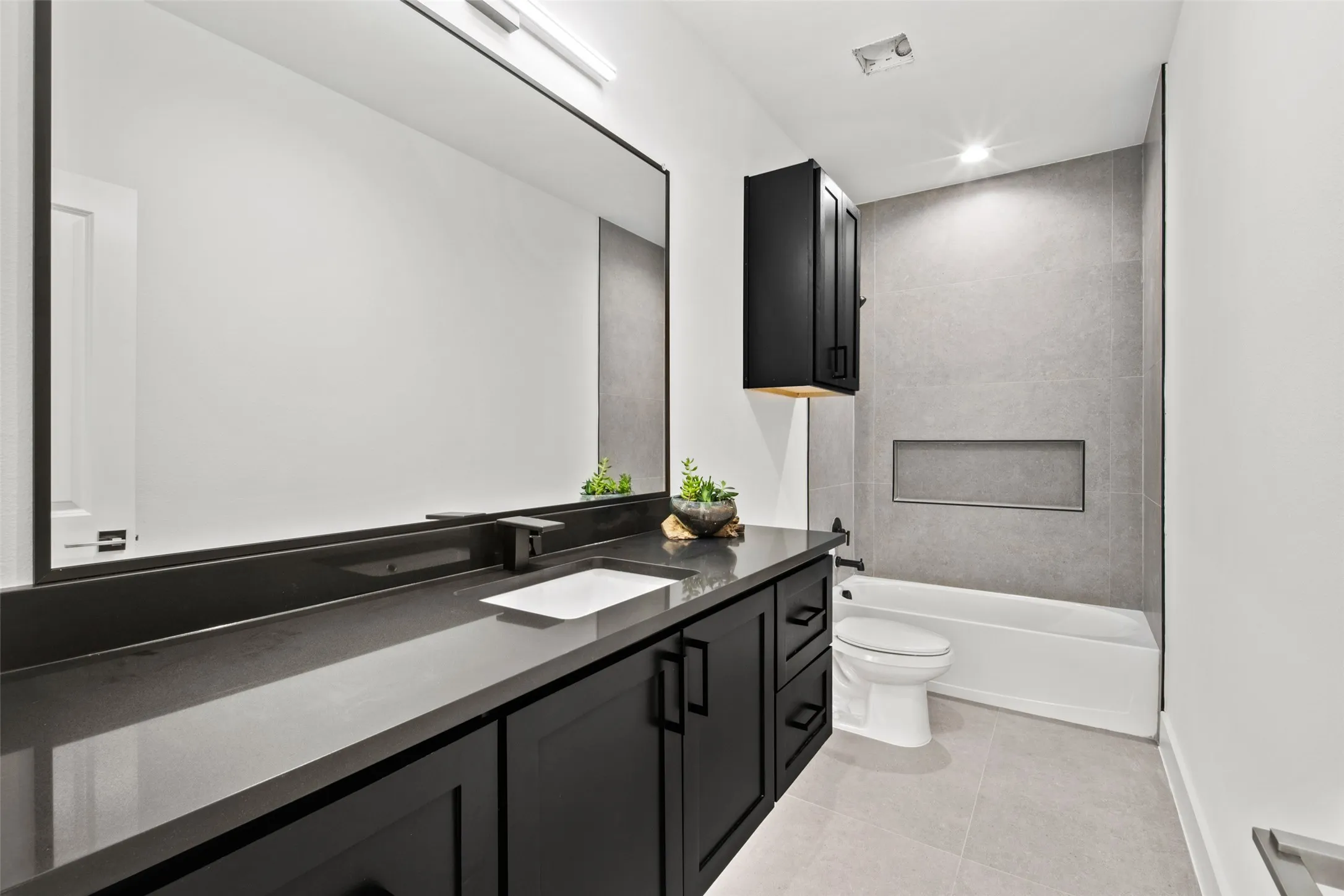 Single Family Residence For Sale in Dallas County , 2503 Lawrence Street, Dallas, Texas 75215, 3 Bedroom, 3 Bathroom, 2 Garage spaces, 1,950 Sqft, built in 2025, mls#21377973, Real Estate Agent in Dallas, Homes For Sale in Dallas county, Homes For Sale in Dallas, Realtor in Dallas Texas, Real Estate Brokerage Independent Realty Texas, Luminita Cordes Realtor