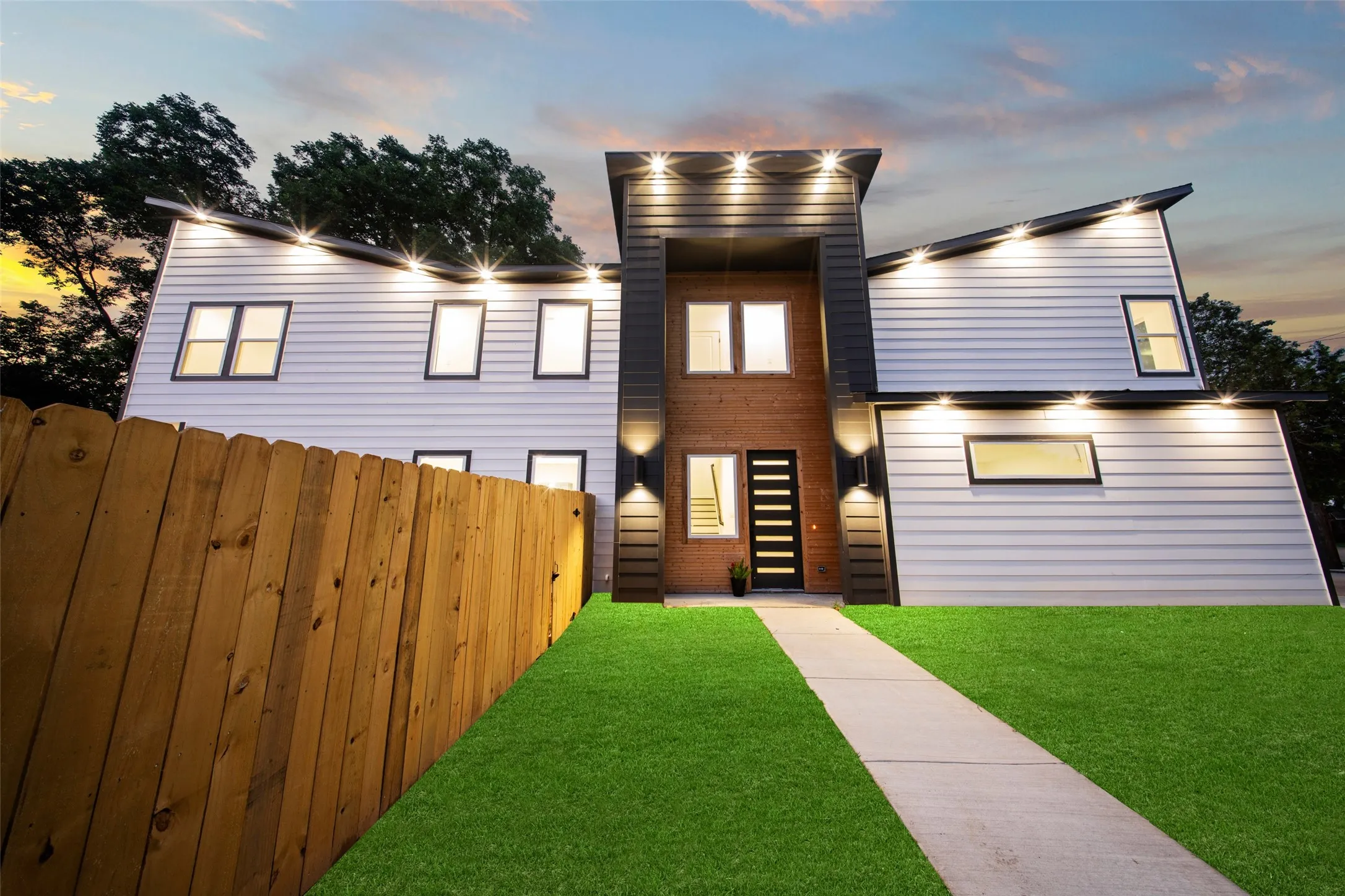 Single Family Residence For Sale in Dallas County , 2503 Lawrence Street, Dallas, Texas 75215, 3 Bedroom, 3 Bathroom, 2 Garage spaces, 1,950 Sqft, built in 2025, mls#21377973, Real Estate Agent in Dallas, Homes For Sale in Dallas county, Homes For Sale in Dallas, Realtor in Dallas Texas, Real Estate Brokerage Independent Realty Texas, Luminita Cordes Realtor