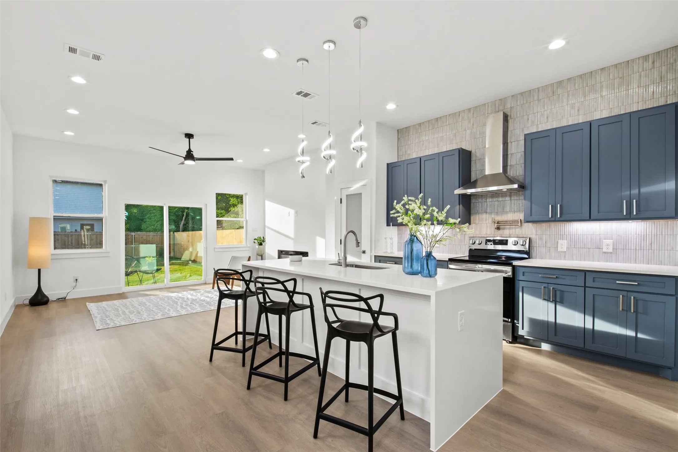 Single Family Residence For Sale in Dallas County , 2503 Lawrence Street, Dallas, Texas 75215, 3 Bedroom, 3 Bathroom, 2 Garage spaces, 1,950 Sqft, built in 2025, mls#21377973, Real Estate Agent in Dallas, Homes For Sale in Dallas county, Homes For Sale in Dallas, Realtor in Dallas Texas, Real Estate Brokerage Independent Realty Texas, Luminita Cordes Realtor