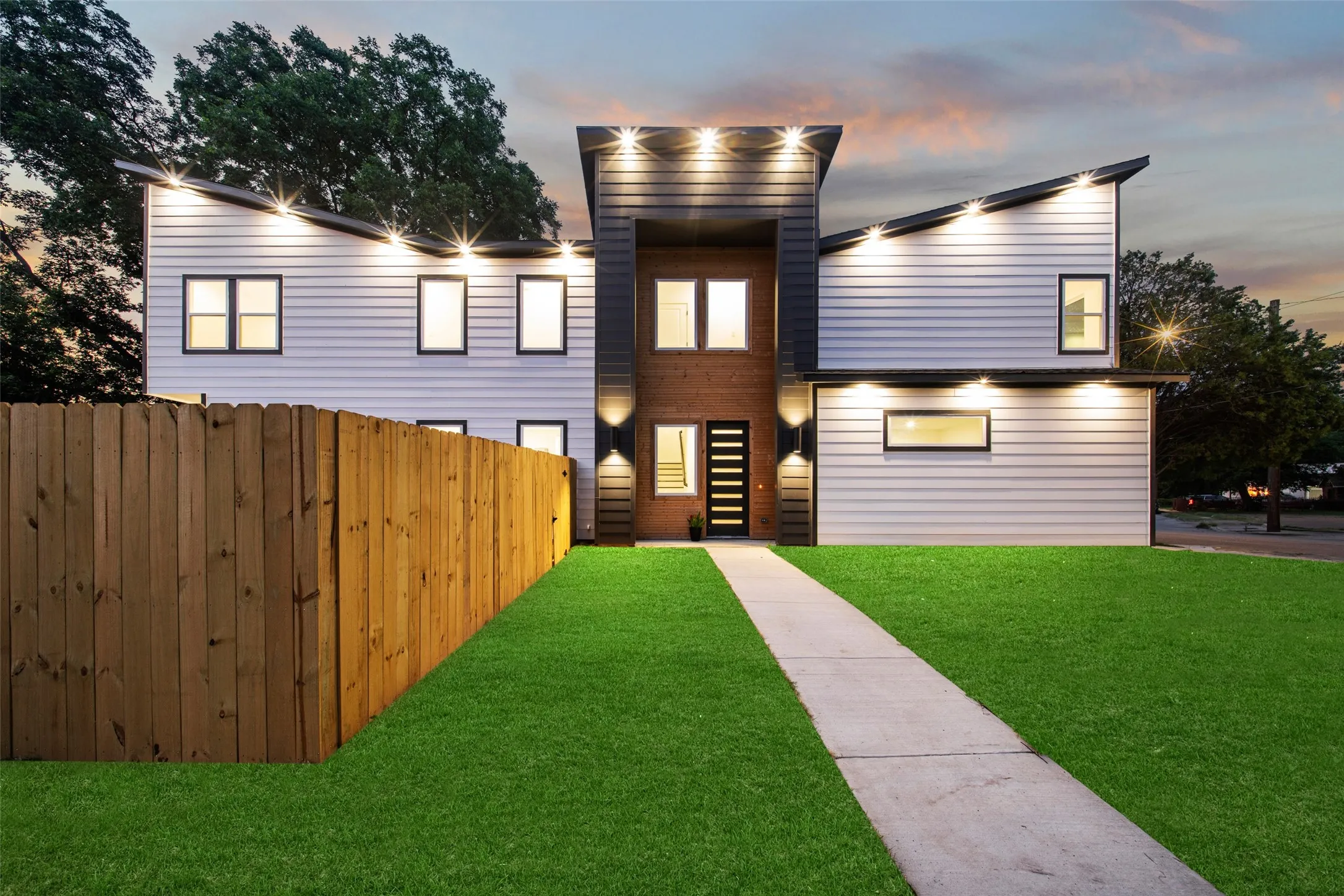 Single Family Residence For Sale in Dallas County , 2503 Lawrence Street, Dallas, Texas 75215, 3 Bedroom, 3 Bathroom, 2 Garage spaces, 1,950 Sqft, built in 2025, mls#21377973, Real Estate Agent in Dallas, Homes For Sale in Dallas county, Homes For Sale in Dallas, Realtor in Dallas Texas, Real Estate Brokerage Independent Realty Texas, Luminita Cordes Realtor