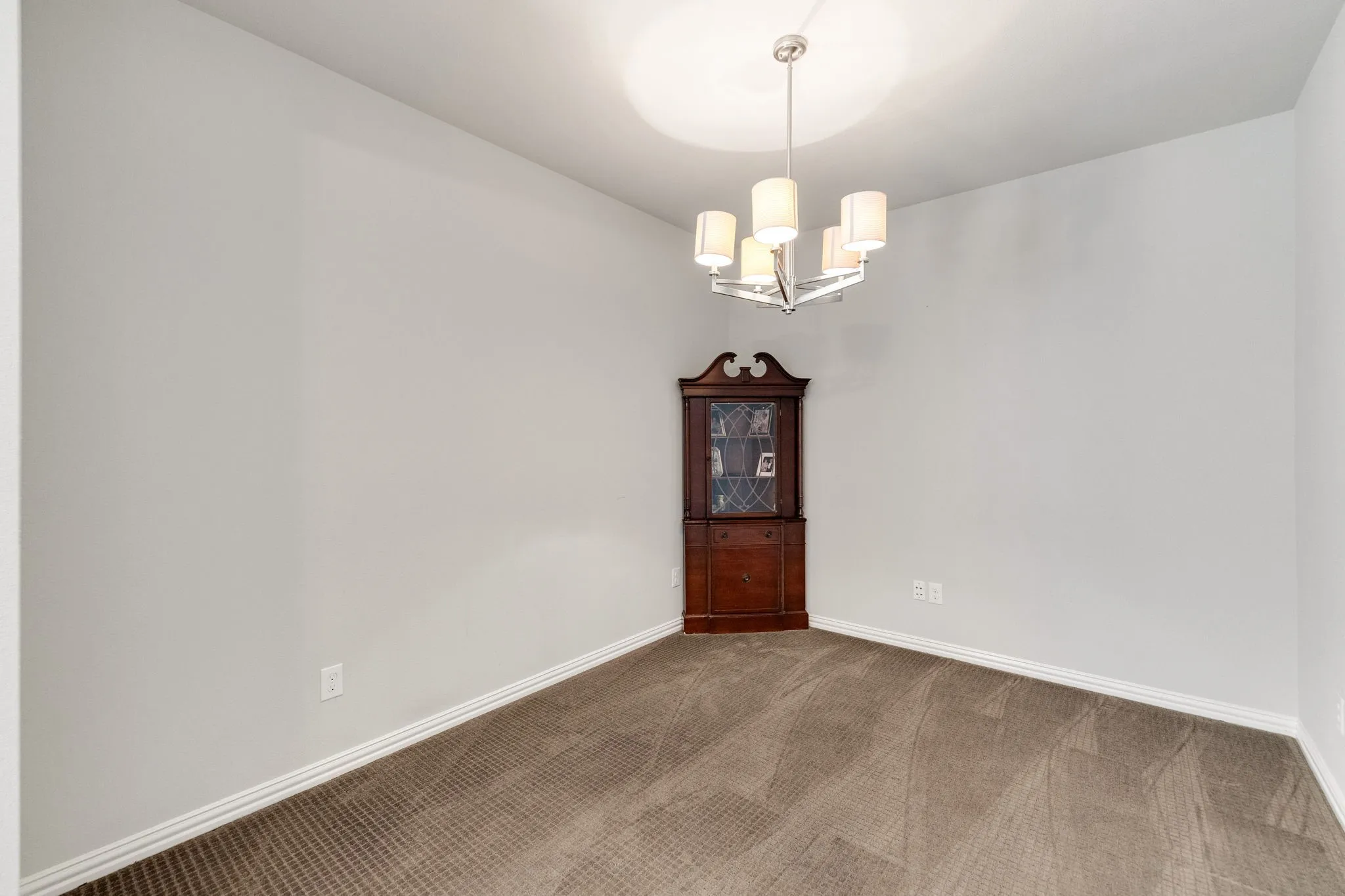 Secondary upstair living area.