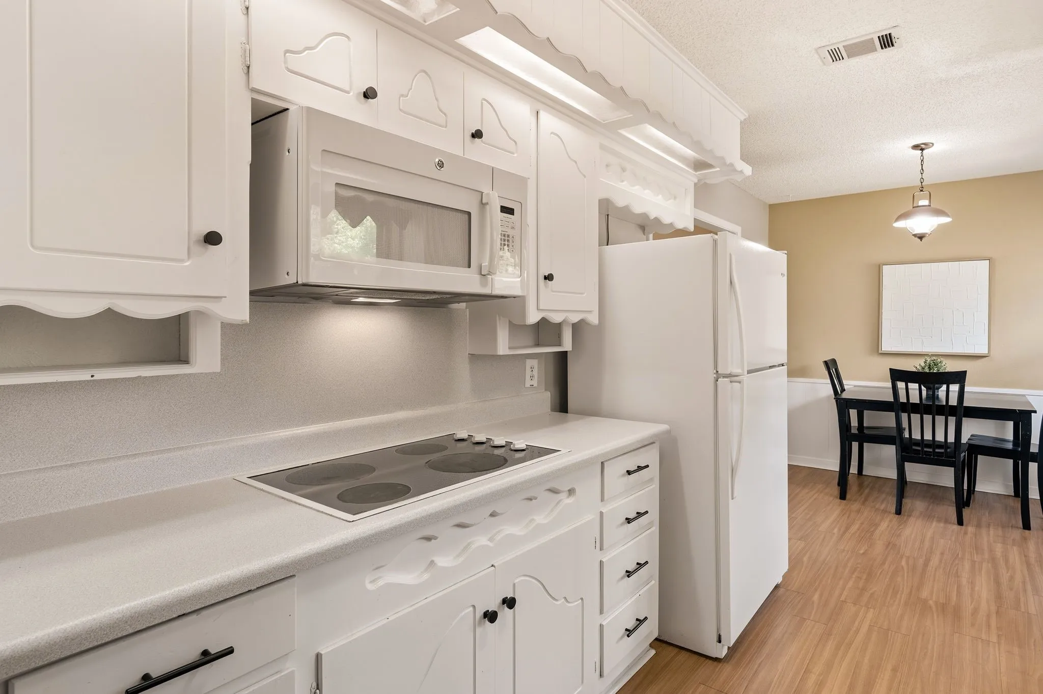 Single Family Residence For Sale in Tarrant County , 6248 Winifred Drive, Fort Worth, Texas 76133, 3 Bedroom, 3 Bathroom, 2 Garage spaces, 2,517 Sqft, built in 1966, mls#21376925, Real Estate Agent in Fort Worth, Homes For Sale in Tarrant county, Homes For Sale in Fort Worth, Realtor in Fort Worth Texas, Real Estate Brokerage Independent Realty Texas, Luminita Cordes Realtor