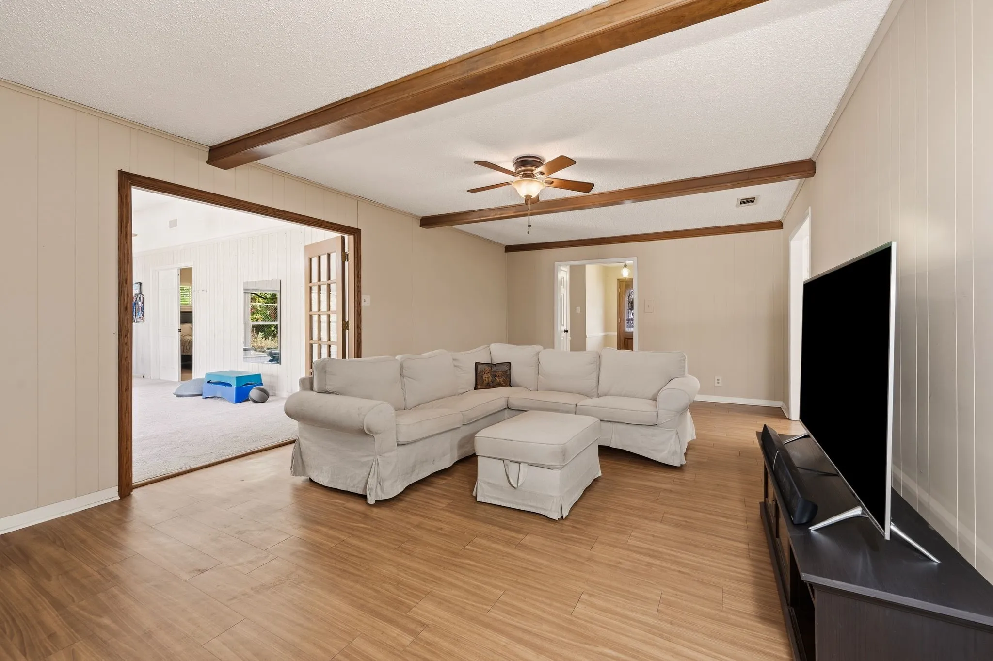 Single Family Residence For Sale in Tarrant County , 6248 Winifred Drive, Fort Worth, Texas 76133, 3 Bedroom, 3 Bathroom, 2 Garage spaces, 2,517 Sqft, built in 1966, mls#21376925, Real Estate Agent in Fort Worth, Homes For Sale in Tarrant county, Homes For Sale in Fort Worth, Realtor in Fort Worth Texas, Real Estate Brokerage Independent Realty Texas, Luminita Cordes Realtor