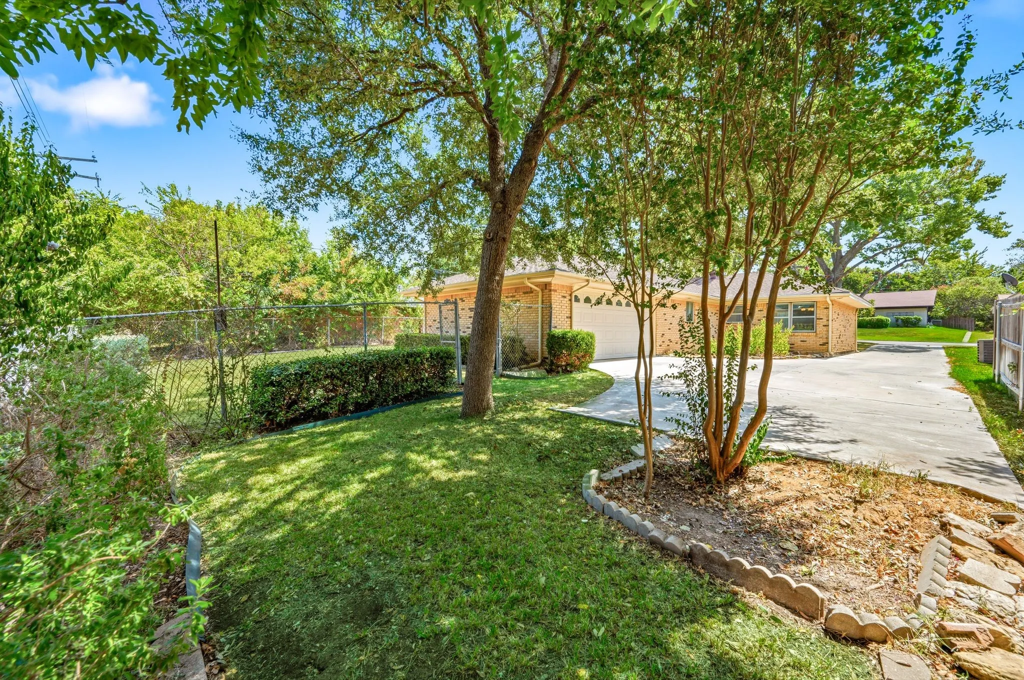 Single Family Residence For Sale in Tarrant County , 6248 Winifred Drive, Fort Worth, Texas 76133, 3 Bedroom, 3 Bathroom, 2 Garage spaces, 2,517 Sqft, built in 1966, mls#21376925, Real Estate Agent in Fort Worth, Homes For Sale in Tarrant county, Homes For Sale in Fort Worth, Realtor in Fort Worth Texas, Real Estate Brokerage Independent Realty Texas, Luminita Cordes Realtor