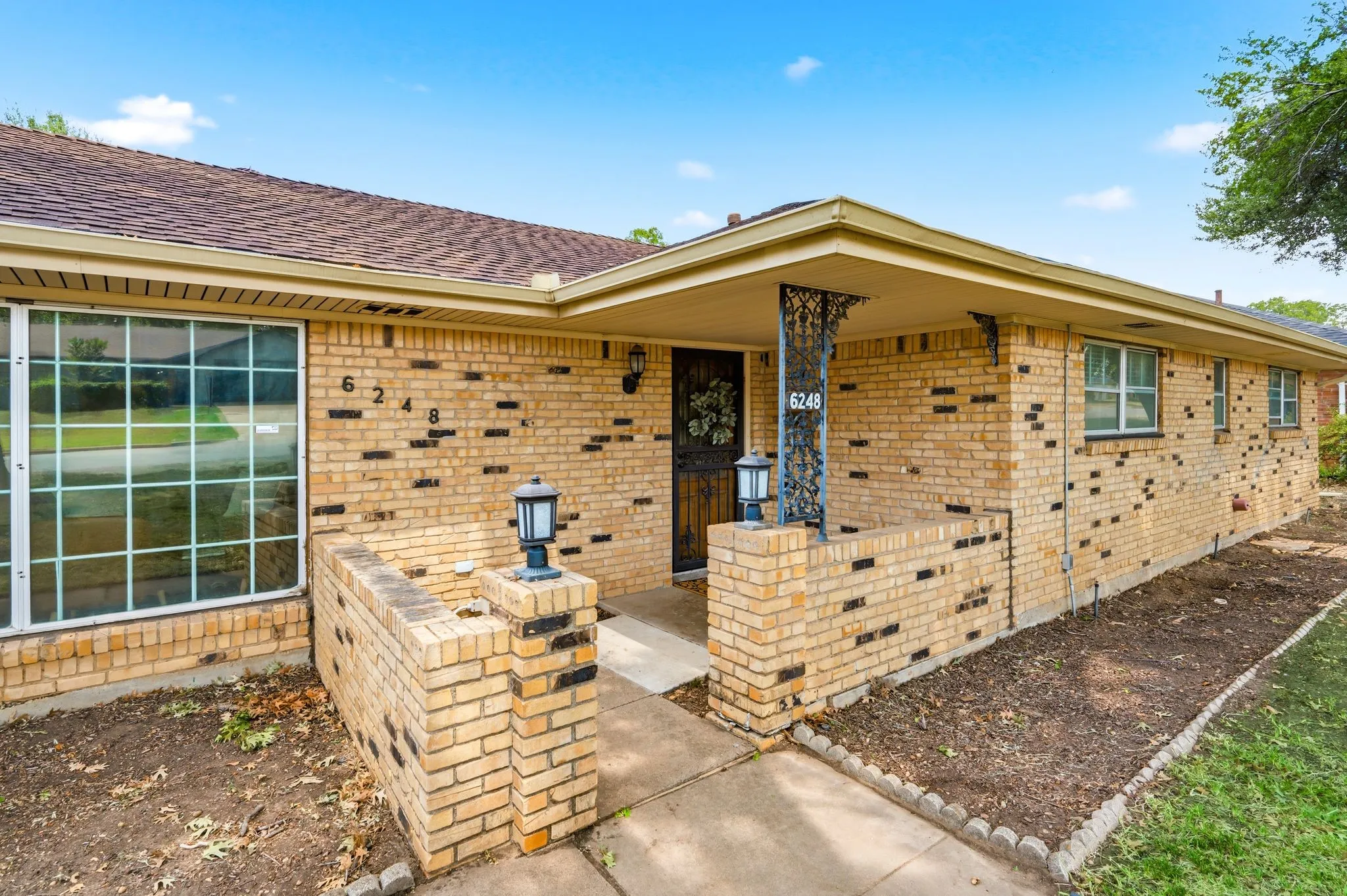 Single Family Residence For Sale in Tarrant County , 6248 Winifred Drive, Fort Worth, Texas 76133, 3 Bedroom, 3 Bathroom, 2 Garage spaces, 2,517 Sqft, built in 1966, mls#21376925, Real Estate Agent in Fort Worth, Homes For Sale in Tarrant county, Homes For Sale in Fort Worth, Realtor in Fort Worth Texas, Real Estate Brokerage Independent Realty Texas, Luminita Cordes Realtor
