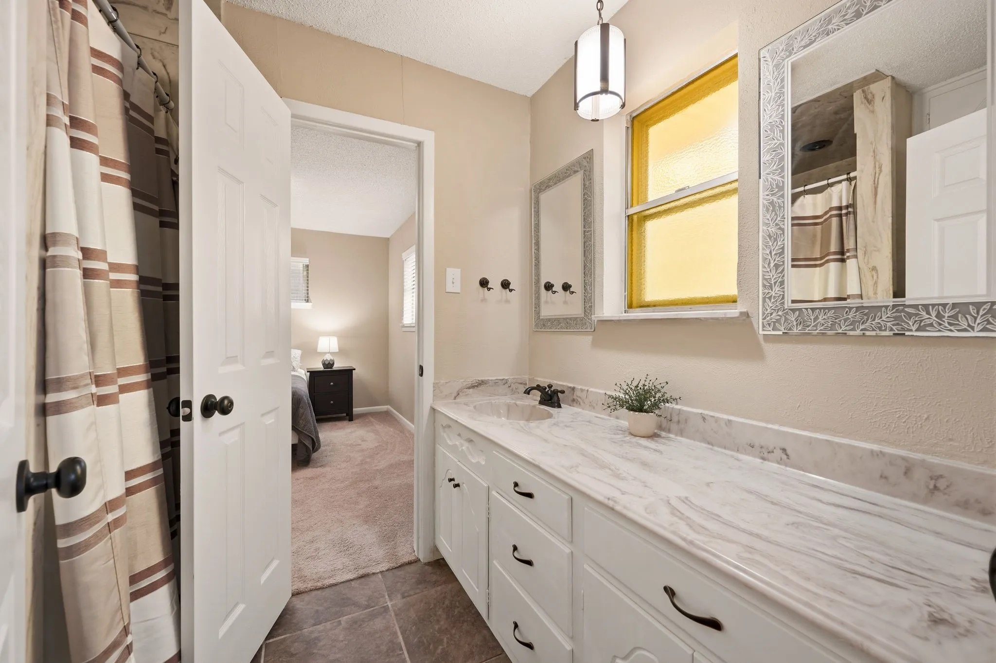 Single Family Residence For Sale in Tarrant County , 6248 Winifred Drive, Fort Worth, Texas 76133, 3 Bedroom, 3 Bathroom, 2 Garage spaces, 2,517 Sqft, built in 1966, mls#21376925, Real Estate Agent in Fort Worth, Homes For Sale in Tarrant county, Homes For Sale in Fort Worth, Realtor in Fort Worth Texas, Real Estate Brokerage Independent Realty Texas, Luminita Cordes Realtor