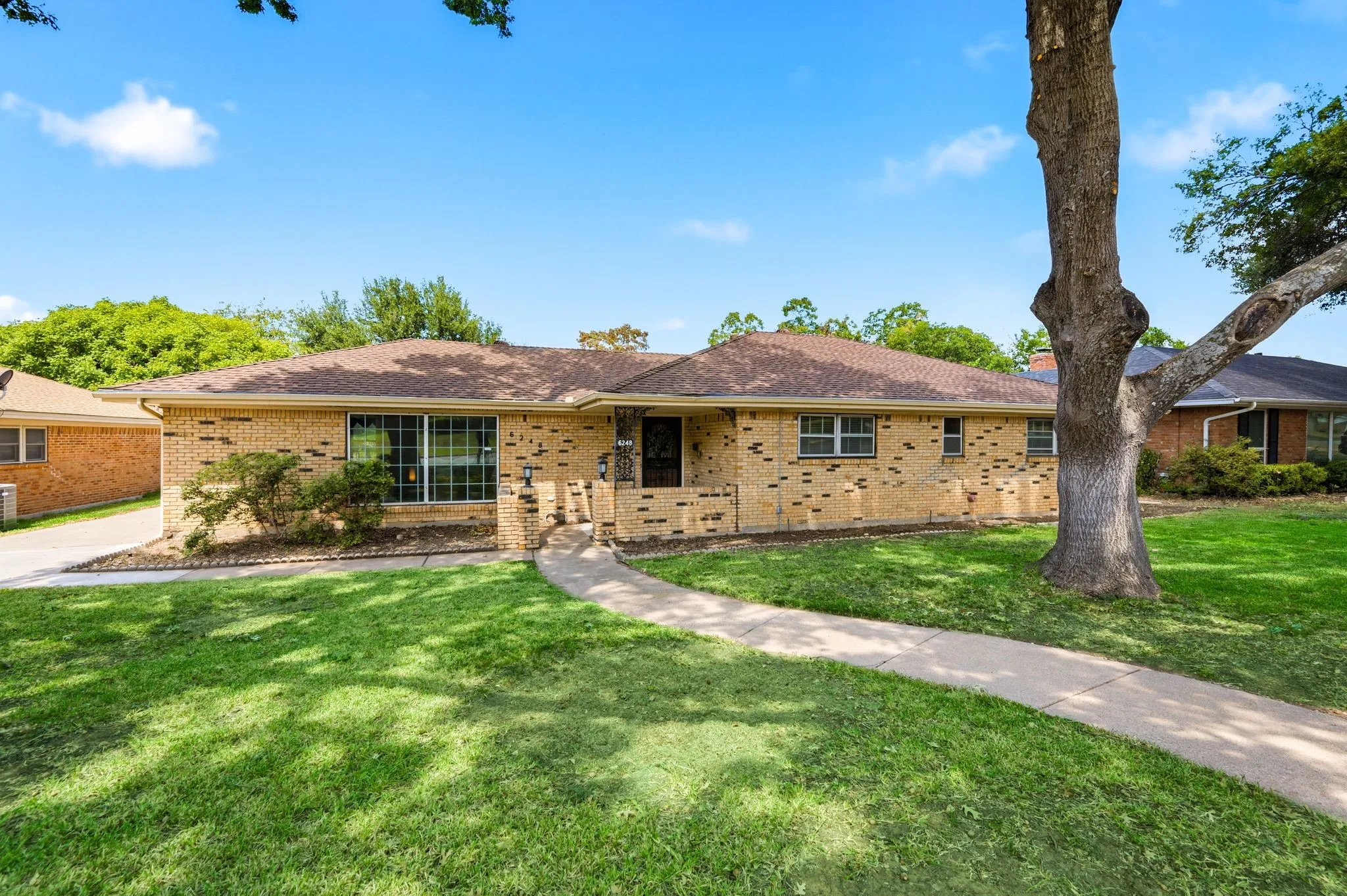 Single Family Residence For Sale in Tarrant County , 6248 Winifred Drive, Fort Worth, Texas 76133, 3 Bedroom, 3 Bathroom, 2 Garage spaces, 2,517 Sqft, built in 1966, mls#21376925, Real Estate Agent in Fort Worth, Homes For Sale in Tarrant county, Homes For Sale in Fort Worth, Realtor in Fort Worth Texas, Real Estate Brokerage Independent Realty Texas, Luminita Cordes Realtor