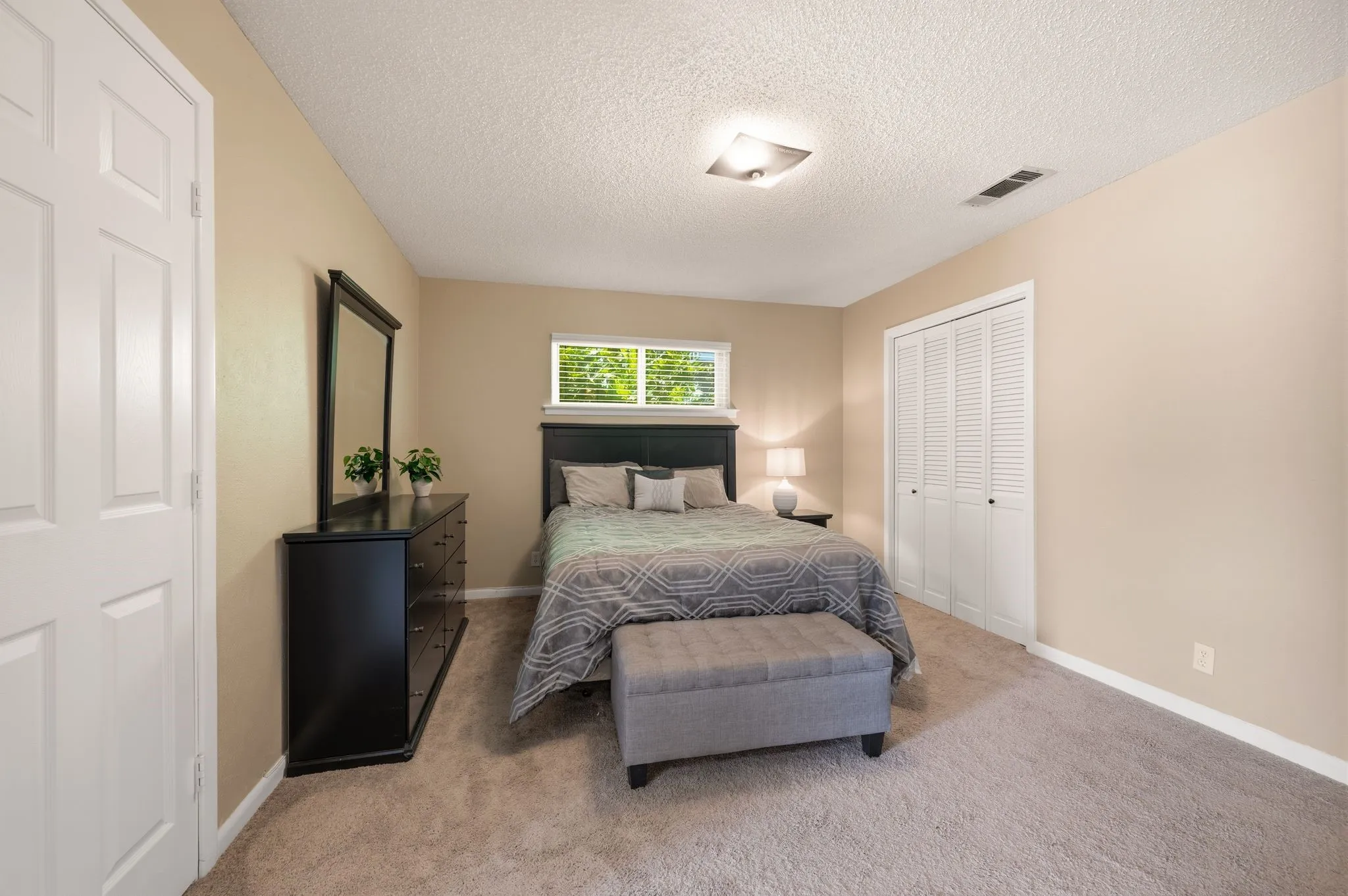 Single Family Residence For Sale in Tarrant County , 6248 Winifred Drive, Fort Worth, Texas 76133, 3 Bedroom, 3 Bathroom, 2 Garage spaces, 2,517 Sqft, built in 1966, mls#21376925, Real Estate Agent in Fort Worth, Homes For Sale in Tarrant county, Homes For Sale in Fort Worth, Realtor in Fort Worth Texas, Real Estate Brokerage Independent Realty Texas, Luminita Cordes Realtor