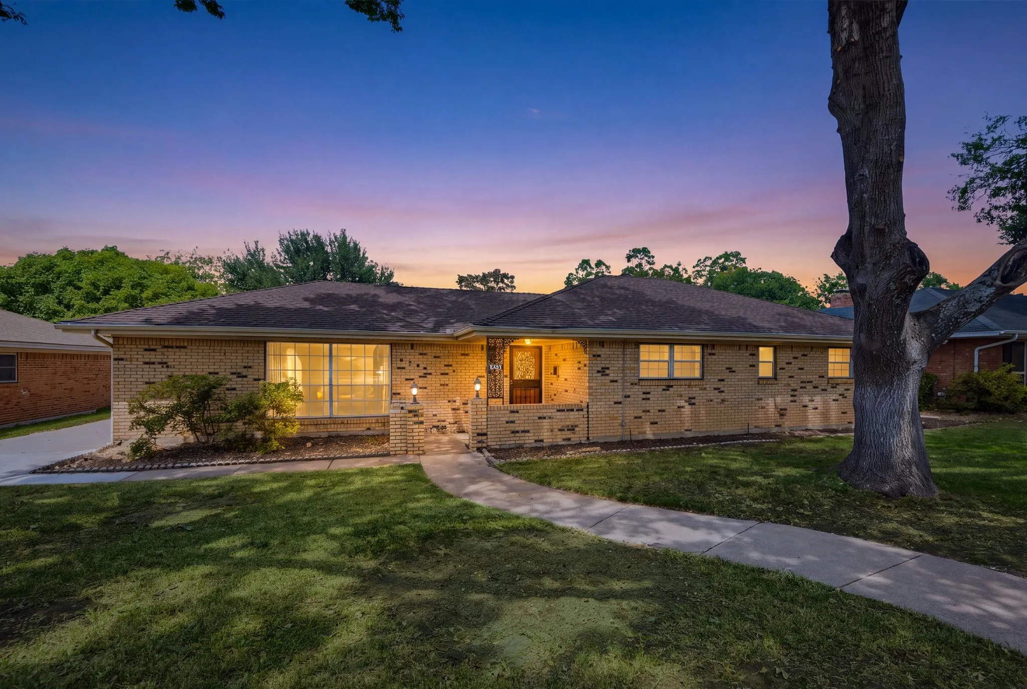 Single Family Residence For Sale in Tarrant County , 6248 Winifred Drive, Fort Worth, Texas 76133, 3 Bedroom, 3 Bathroom, 2 Garage spaces, 2,517 Sqft, built in 1966, mls#21376925, Real Estate Agent in Fort Worth, Homes For Sale in Tarrant county, Homes For Sale in Fort Worth, Realtor in Fort Worth Texas, Real Estate Brokerage Independent Realty Texas, Luminita Cordes Realtor