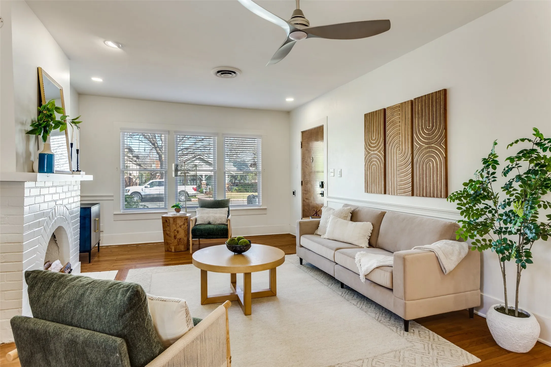 For Sale in Tarrant County , 25O8 Hulen Street, Fort Worth, Texas 76107, 3 Bedroom, 3 Bathroom, 2 Garage spaces, 2,106 Sqft, built in 1935, mls#21377920, Real Estate Agent in Fort Worth, Homes For Sale in Tarrant county, Homes For Sale in Fort Worth, Realtor in Fort Worth Texas, Real Estate Brokerage Independent Realty Texas, Luminita Cordes Realtor