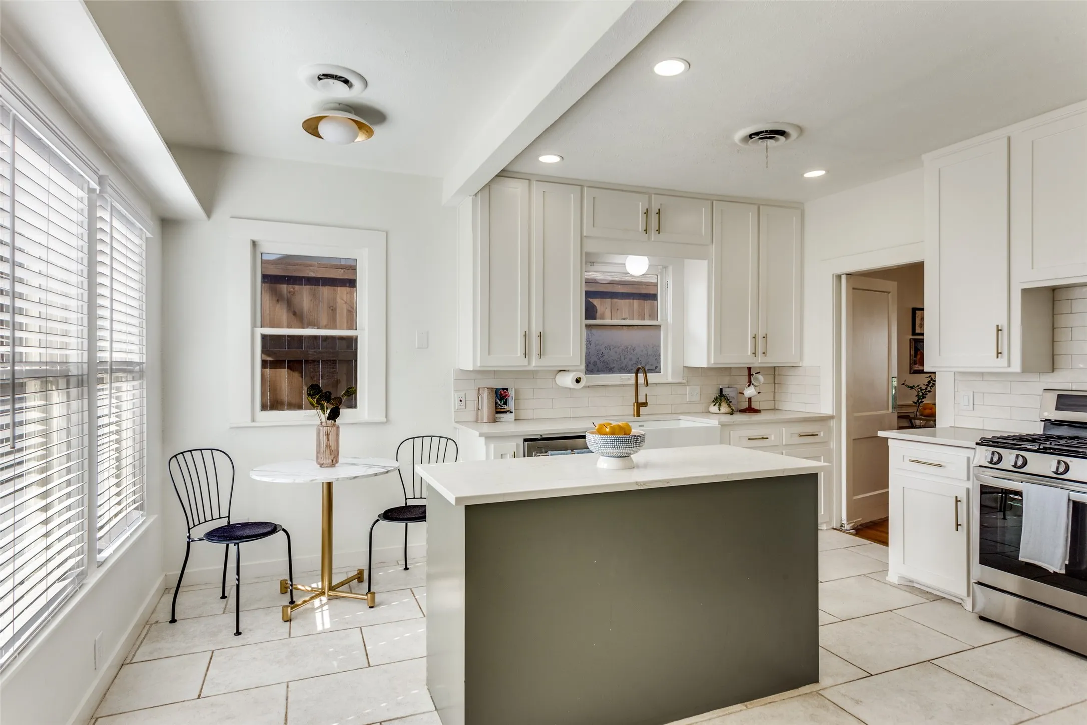 For Sale in Tarrant County , 25O8 Hulen Street, Fort Worth, Texas 76107, 3 Bedroom, 3 Bathroom, 2 Garage spaces, 2,106 Sqft, built in 1935, mls#21377920, Real Estate Agent in Fort Worth, Homes For Sale in Tarrant county, Homes For Sale in Fort Worth, Realtor in Fort Worth Texas, Real Estate Brokerage Independent Realty Texas, Luminita Cordes Realtor