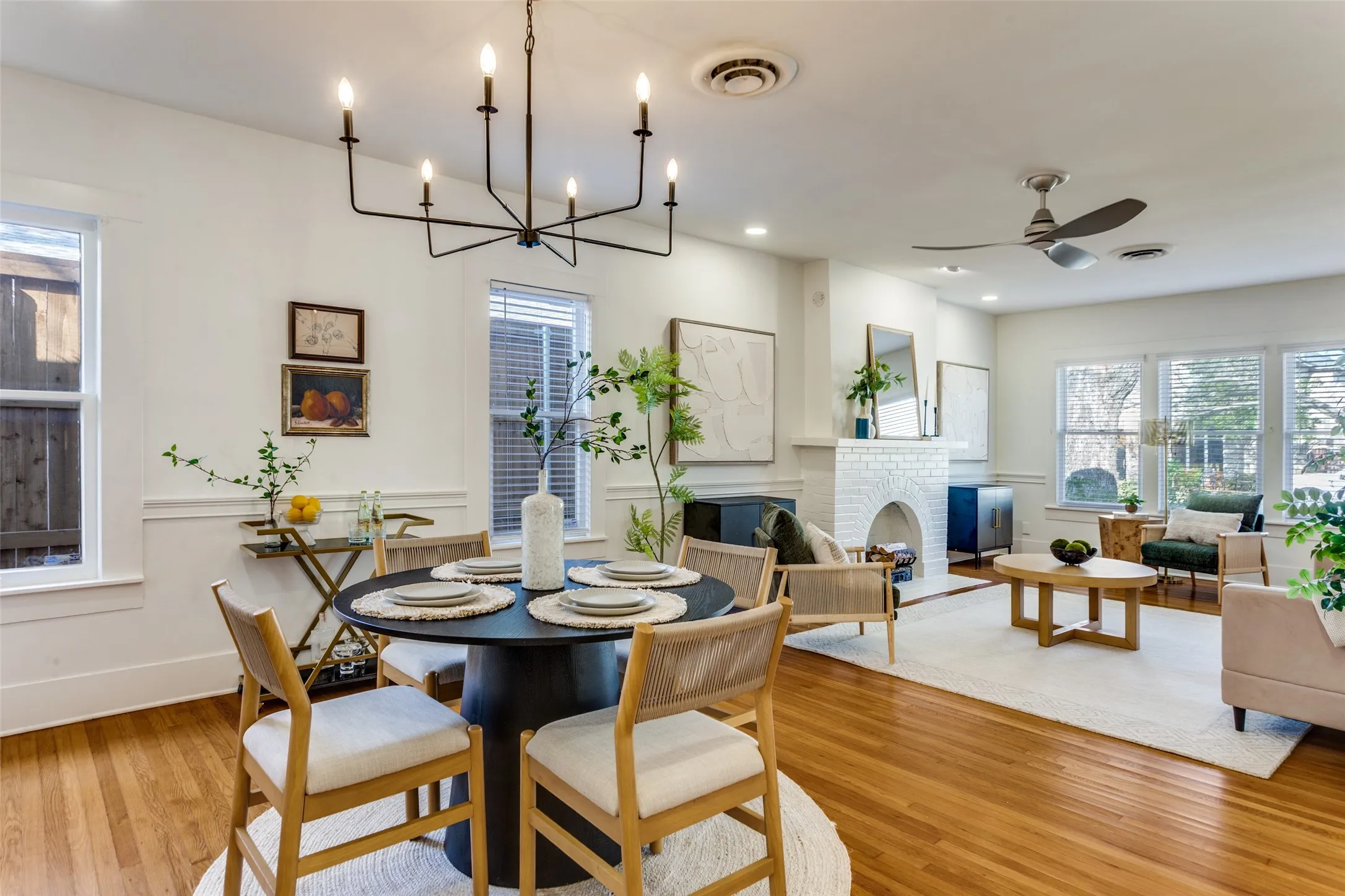 For Sale in Tarrant County , 25O8 Hulen Street, Fort Worth, Texas 76107, 3 Bedroom, 3 Bathroom, 2 Garage spaces, 2,106 Sqft, built in 1935, mls#21377920, Real Estate Agent in Fort Worth, Homes For Sale in Tarrant county, Homes For Sale in Fort Worth, Realtor in Fort Worth Texas, Real Estate Brokerage Independent Realty Texas, Luminita Cordes Realtor