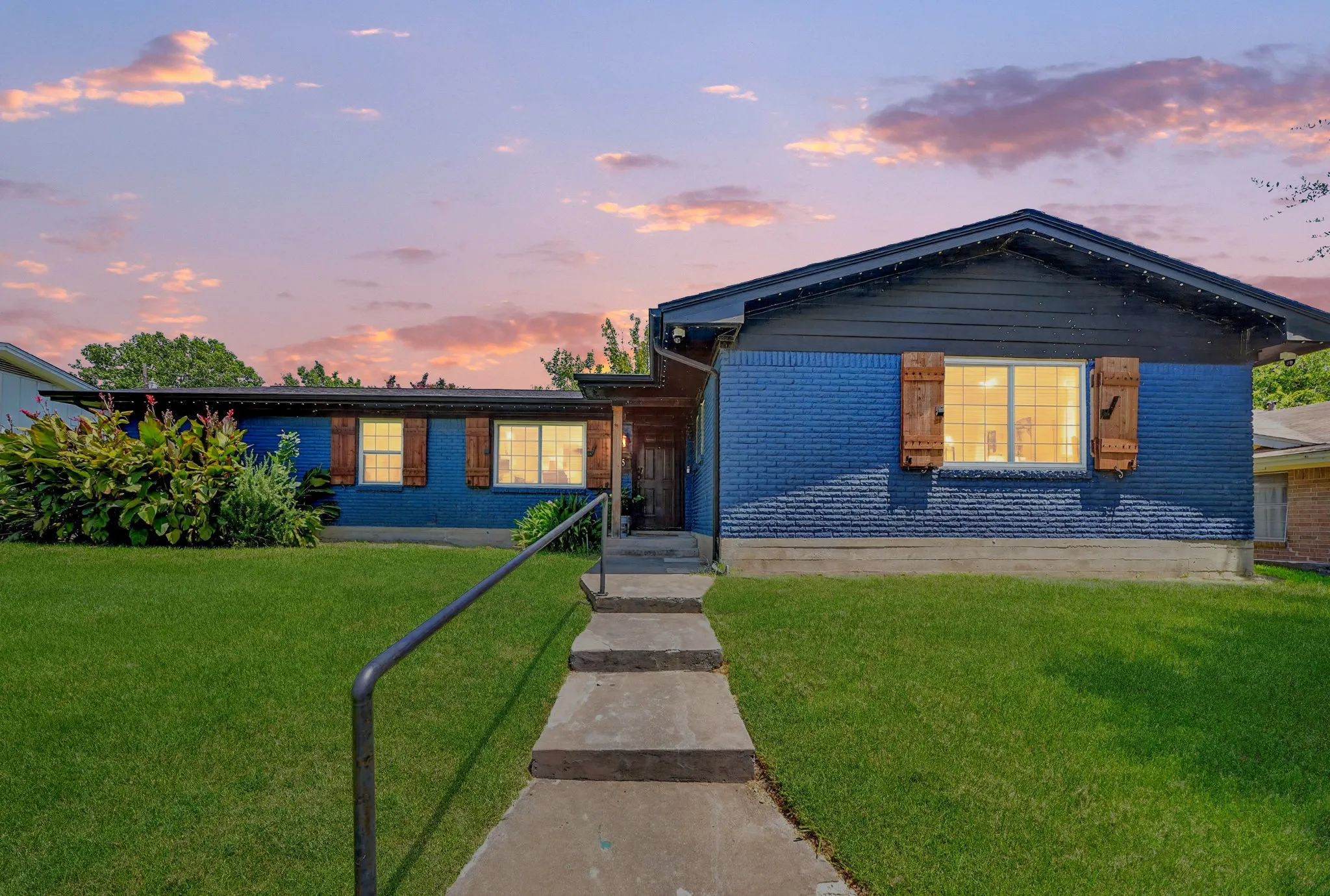 Single Family Residence For Rent in Rockwall County , 505 Whittle Way, Rockwall, Texas 75087, 3 Bedroom, 2 Bathroom, 2 Garage spaces, 1,439 Sqft, built in 1961, mls#21377813, Real Estate Agent in Rockwall, Homes For Rent in Rockwall county, Homes For Rent in Rockwall, Realtor in Rockwall Texas, Real Estate Brokerage Independent Realty Texas, Luminita Cordes Realtor