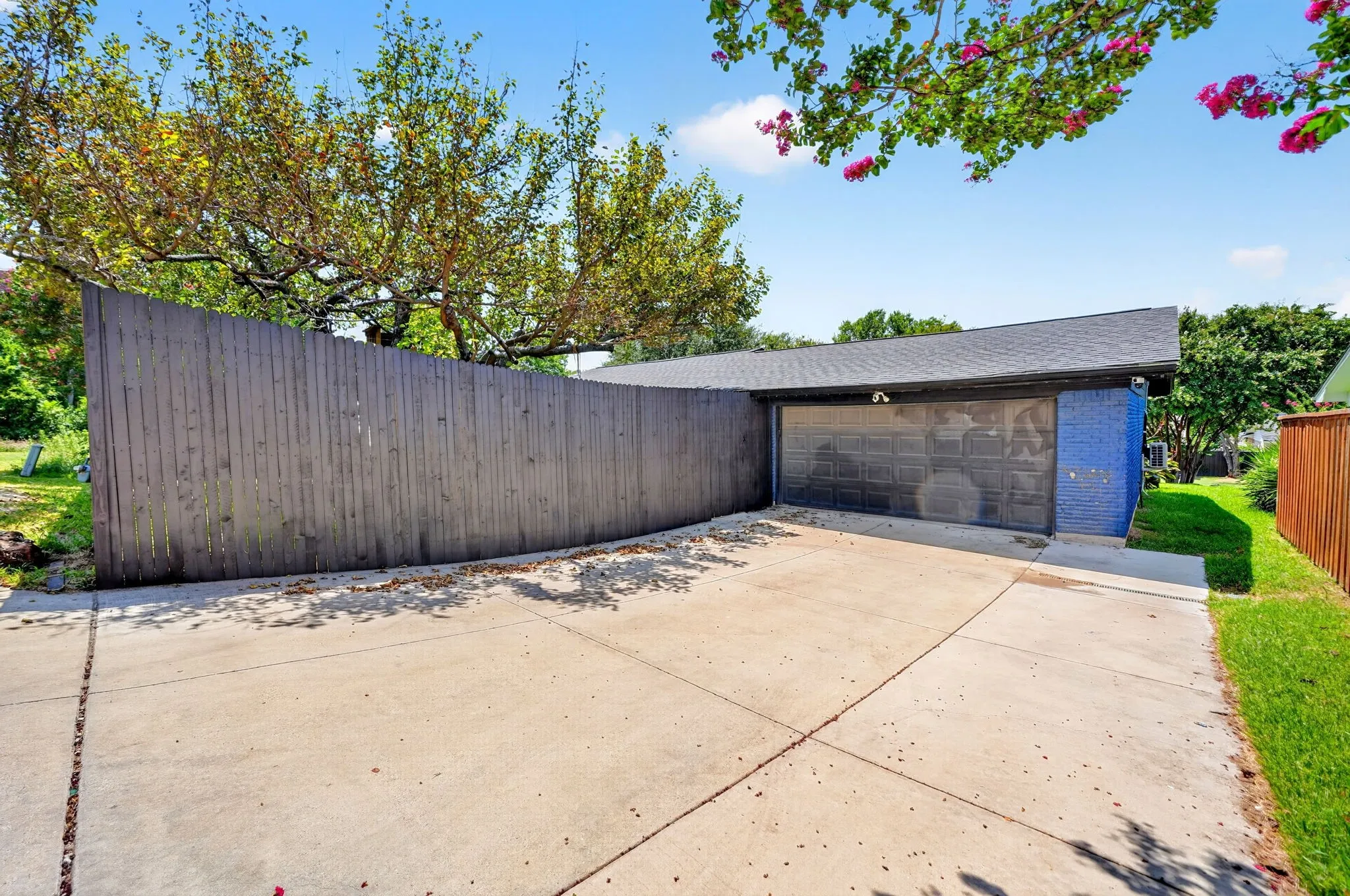Single Family Residence For Rent in Rockwall County , 505 Whittle Way, Rockwall, Texas 75087, 3 Bedroom, 2 Bathroom, 2 Garage spaces, 1,439 Sqft, built in 1961, mls#21377813, Real Estate Agent in Rockwall, Homes For Rent in Rockwall county, Homes For Rent in Rockwall, Realtor in Rockwall Texas, Real Estate Brokerage Independent Realty Texas, Luminita Cordes Realtor