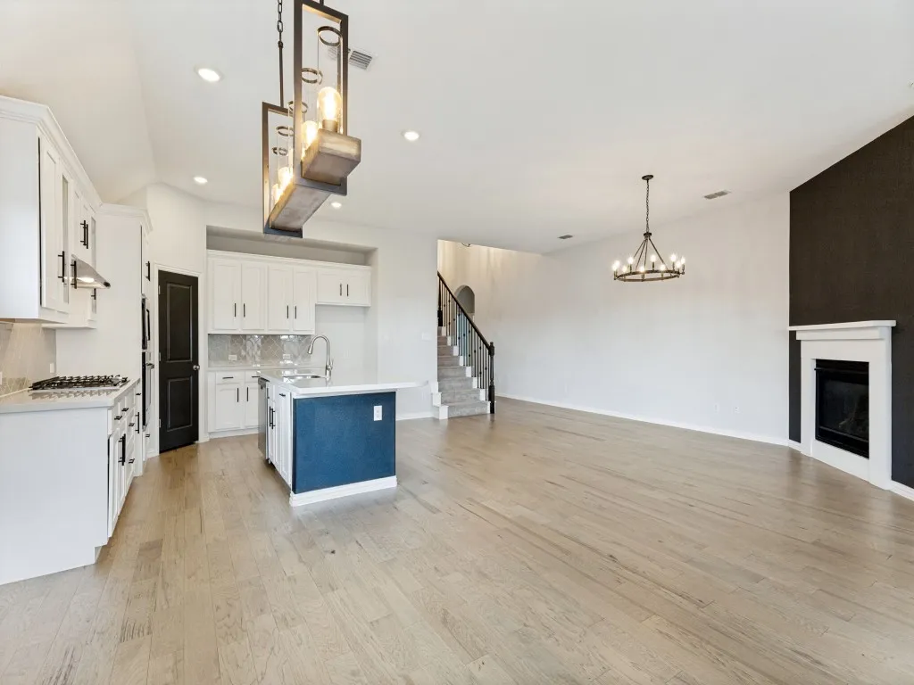 Single Family Residence For Sale in Tarrant County , 1520 Eleanor Drive, Fort Worth, Texas 76052, 4 Bedroom, 3 Bathroom, 3 Garage spaces, 2,287 Sqft, built in 2019, mls#21363253, Real Estate Agent in Fort Worth, Homes For Sale in Tarrant county, Homes For Sale in Fort Worth, Realtor in Fort Worth Texas, Real Estate Brokerage Independent Realty Texas, Luminita Cordes Realtor