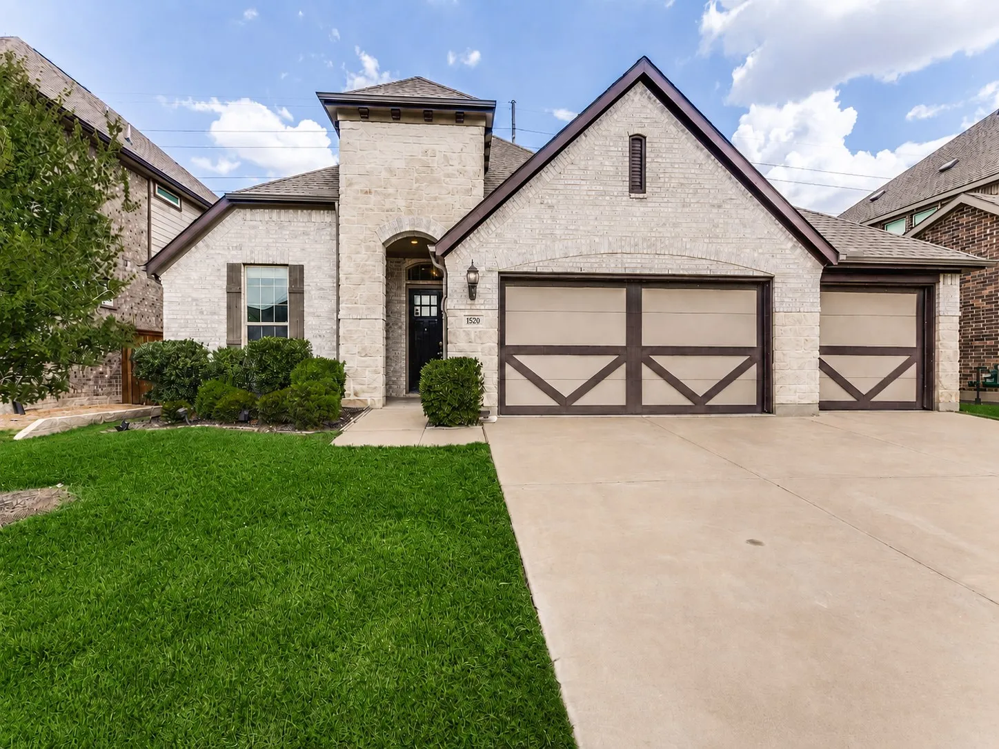 Single Family Residence For Sale in Tarrant County , 1520 Eleanor Drive, Fort Worth, Texas 76052, 4 Bedroom, 3 Bathroom, 3 Garage spaces, 2,287 Sqft, built in 2019, mls#21363253, Real Estate Agent in Fort Worth, Homes For Sale in Tarrant county, Homes For Sale in Fort Worth, Realtor in Fort Worth Texas, Real Estate Brokerage Independent Realty Texas, Luminita Cordes Realtor