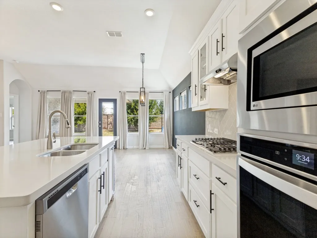 Single Family Residence For Sale in Tarrant County , 1520 Eleanor Drive, Fort Worth, Texas 76052, 4 Bedroom, 3 Bathroom, 3 Garage spaces, 2,287 Sqft, built in 2019, mls#21363253, Real Estate Agent in Fort Worth, Homes For Sale in Tarrant county, Homes For Sale in Fort Worth, Realtor in Fort Worth Texas, Real Estate Brokerage Independent Realty Texas, Luminita Cordes Realtor