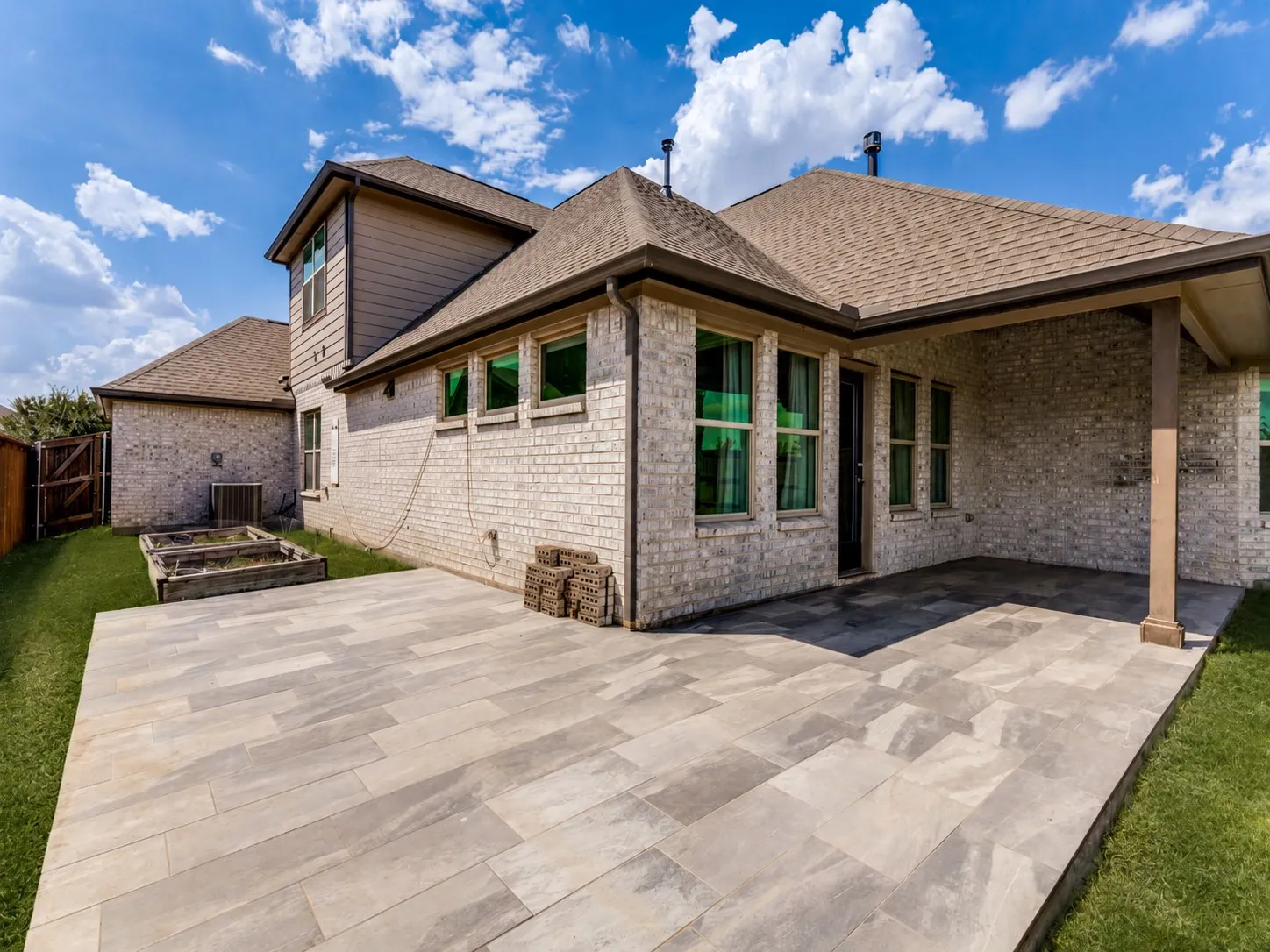 Single Family Residence For Sale in Tarrant County , 1520 Eleanor Drive, Fort Worth, Texas 76052, 4 Bedroom, 3 Bathroom, 3 Garage spaces, 2,287 Sqft, built in 2019, mls#21363253, Real Estate Agent in Fort Worth, Homes For Sale in Tarrant county, Homes For Sale in Fort Worth, Realtor in Fort Worth Texas, Real Estate Brokerage Independent Realty Texas, Luminita Cordes Realtor