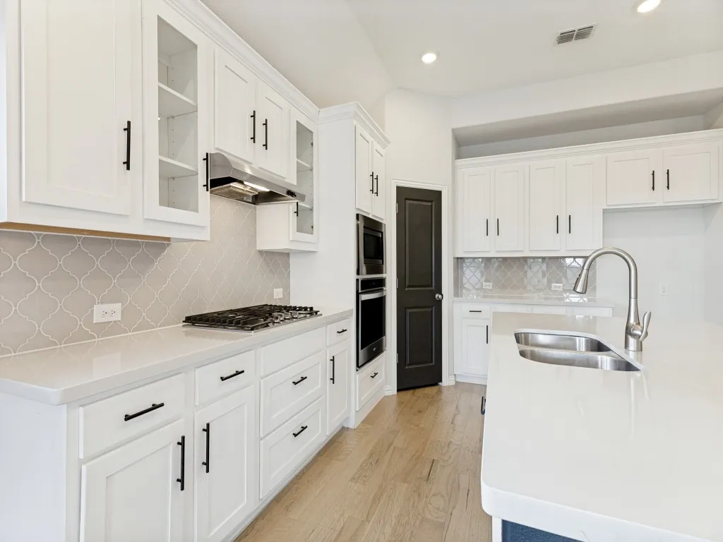 Single Family Residence For Sale in Tarrant County , 1520 Eleanor Drive, Fort Worth, Texas 76052, 4 Bedroom, 3 Bathroom, 3 Garage spaces, 2,287 Sqft, built in 2019, mls#21363253, Real Estate Agent in Fort Worth, Homes For Sale in Tarrant county, Homes For Sale in Fort Worth, Realtor in Fort Worth Texas, Real Estate Brokerage Independent Realty Texas, Luminita Cordes Realtor