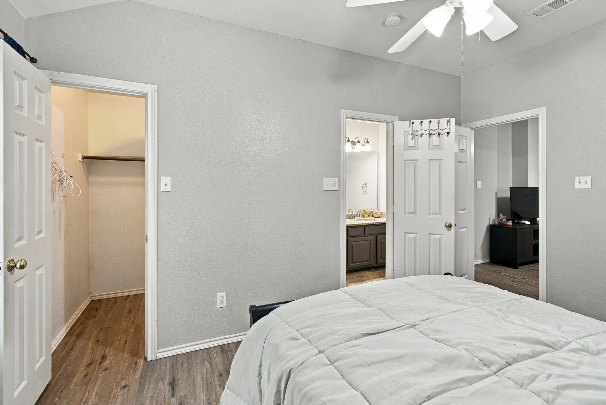 Single Family Residence For Sale in Tarrant County , 4509 Timken Trail, Fort Worth, Texas 76137, 5 Bedroom, 4 Bathroom, 2 Garage spaces, 2,915 Sqft, built in 2001, mls#21377985, Real Estate Agent in Fort Worth, Homes For Sale in Tarrant county, Homes For Sale in Fort Worth, Realtor in Fort Worth Texas, Real Estate Brokerage Independent Realty Texas, Luminita Cordes Realtor