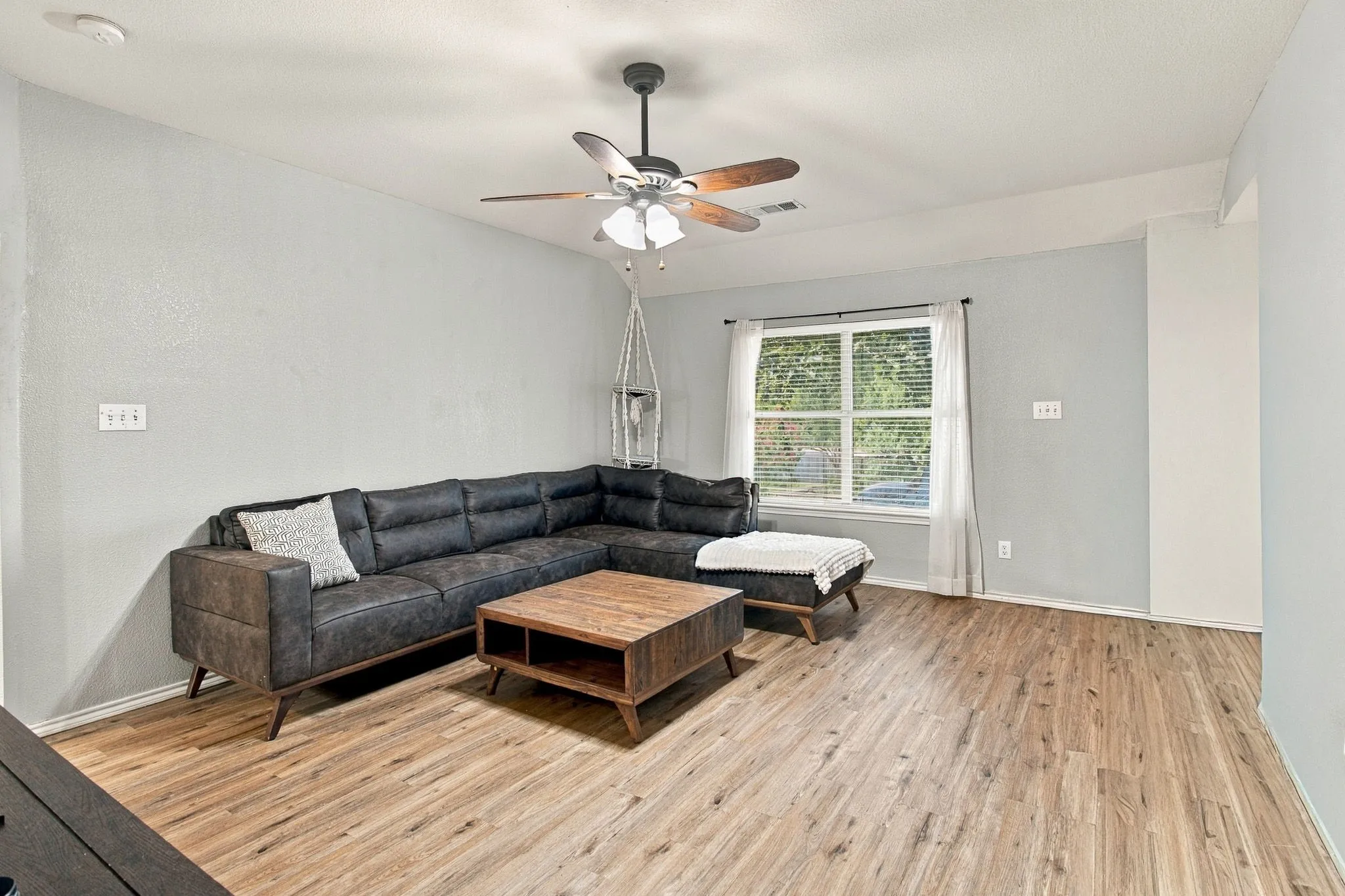 Single Family Residence For Sale in Tarrant County , 4509 Timken Trail, Fort Worth, Texas 76137, 5 Bedroom, 4 Bathroom, 2 Garage spaces, 2,915 Sqft, built in 2001, mls#21377985, Real Estate Agent in Fort Worth, Homes For Sale in Tarrant county, Homes For Sale in Fort Worth, Realtor in Fort Worth Texas, Real Estate Brokerage Independent Realty Texas, Luminita Cordes Realtor