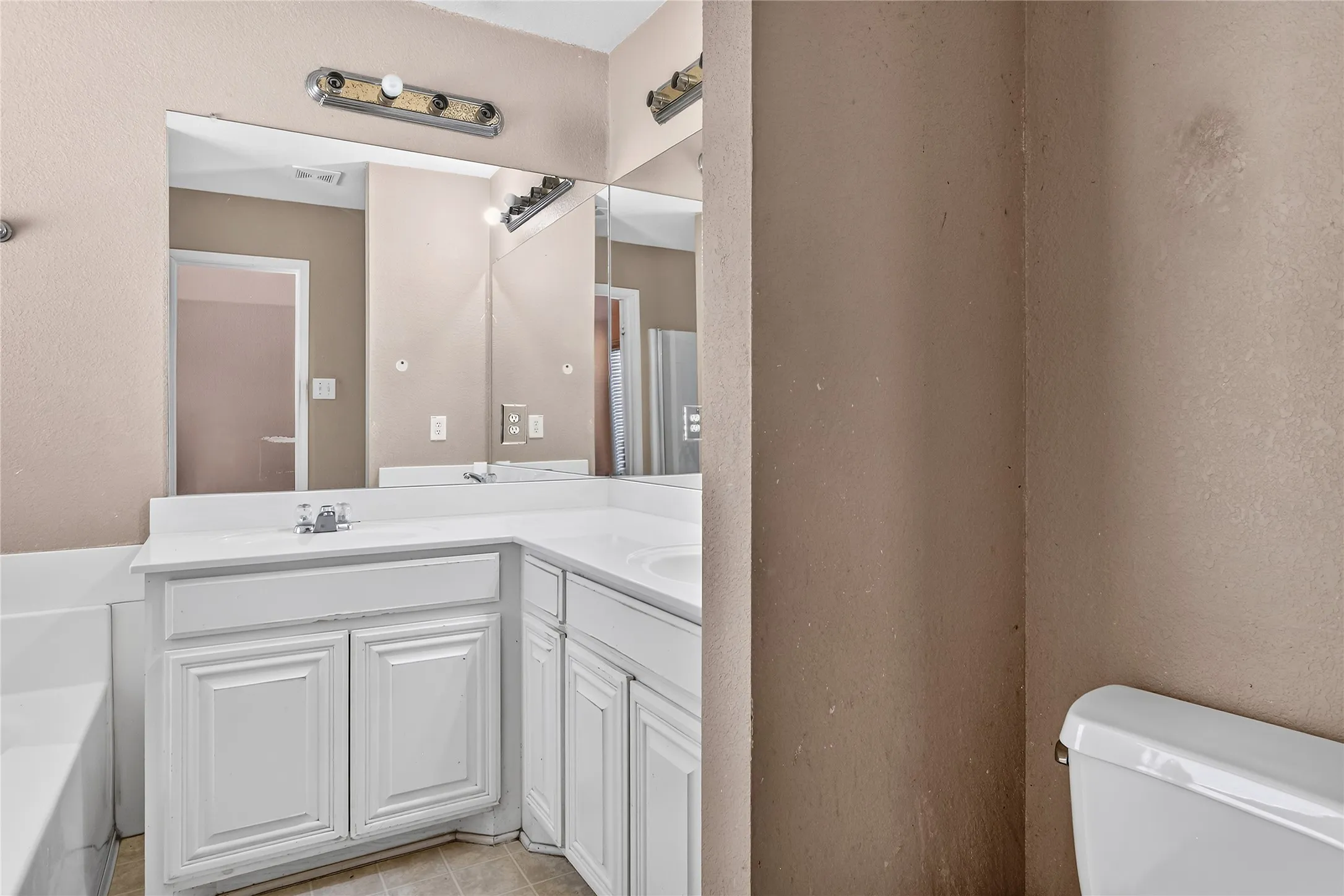 Single Family Residence For Sale in Collin County , 2500 Collier Drive, Mc Kinney, Texas 75071, 3 Bedroom, 3 Bathroom, 2 Garage spaces, 1,722 Sqft, built in 2006, mls#21377734, Real Estate Agent in Mc Kinney, Homes For Sale in Collin county, Homes For Sale in Mc Kinney, Realtor in Mc Kinney Texas, Real Estate Brokerage Independent Realty Texas, Luminita Cordes Realtor