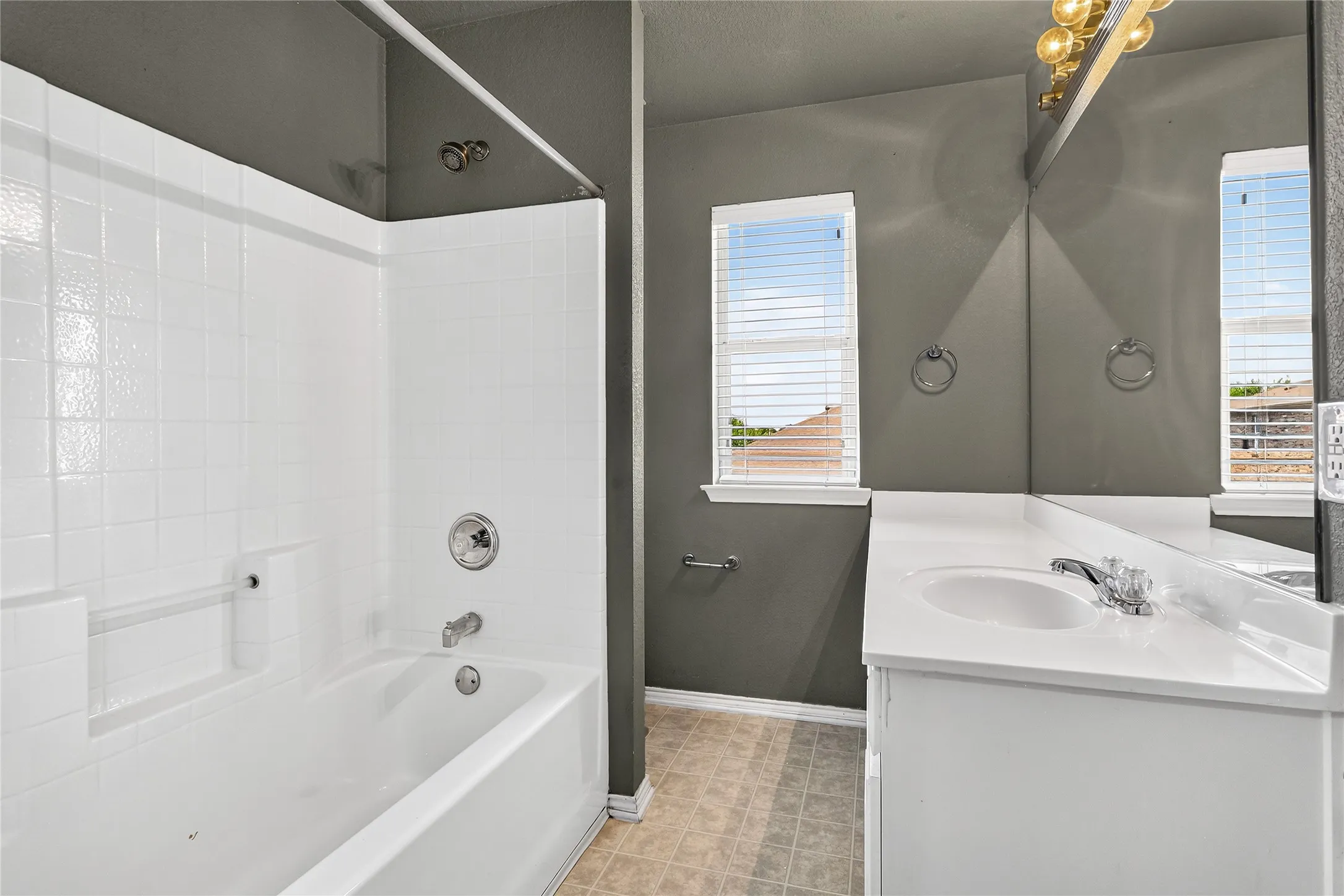 Single Family Residence For Sale in Collin County , 2500 Collier Drive, Mc Kinney, Texas 75071, 3 Bedroom, 3 Bathroom, 2 Garage spaces, 1,722 Sqft, built in 2006, mls#21377734, Real Estate Agent in Mc Kinney, Homes For Sale in Collin county, Homes For Sale in Mc Kinney, Realtor in Mc Kinney Texas, Real Estate Brokerage Independent Realty Texas, Luminita Cordes Realtor