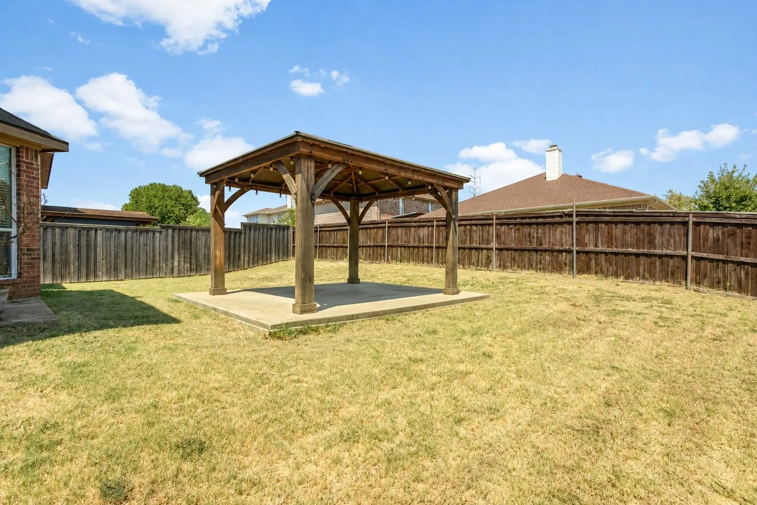 Single Family Residence For Sale in Collin County , 2500 Collier Drive, Mc Kinney, Texas 75071, 3 Bedroom, 3 Bathroom, 2 Garage spaces, 1,722 Sqft, built in 2006, mls#21377734, Real Estate Agent in Mc Kinney, Homes For Sale in Collin county, Homes For Sale in Mc Kinney, Realtor in Mc Kinney Texas, Real Estate Brokerage Independent Realty Texas, Luminita Cordes Realtor