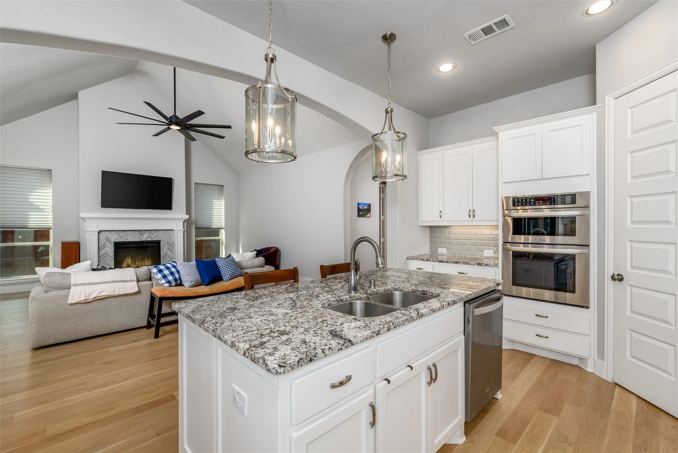 Single Family Residence For Rent in Denton County , 4031 Blue Sage Drive, Prosper, Texas 75078, 4 Bedroom, 4 Bathroom, 2 Garage spaces, 2,842 Sqft, built in 2017, mls#21377954, Real Estate Agent in Prosper, Homes For Rent in Denton county, Homes For Rent in Prosper, Realtor in Prosper Texas, Real Estate Brokerage Independent Realty Texas, Luminita Cordes Realtor