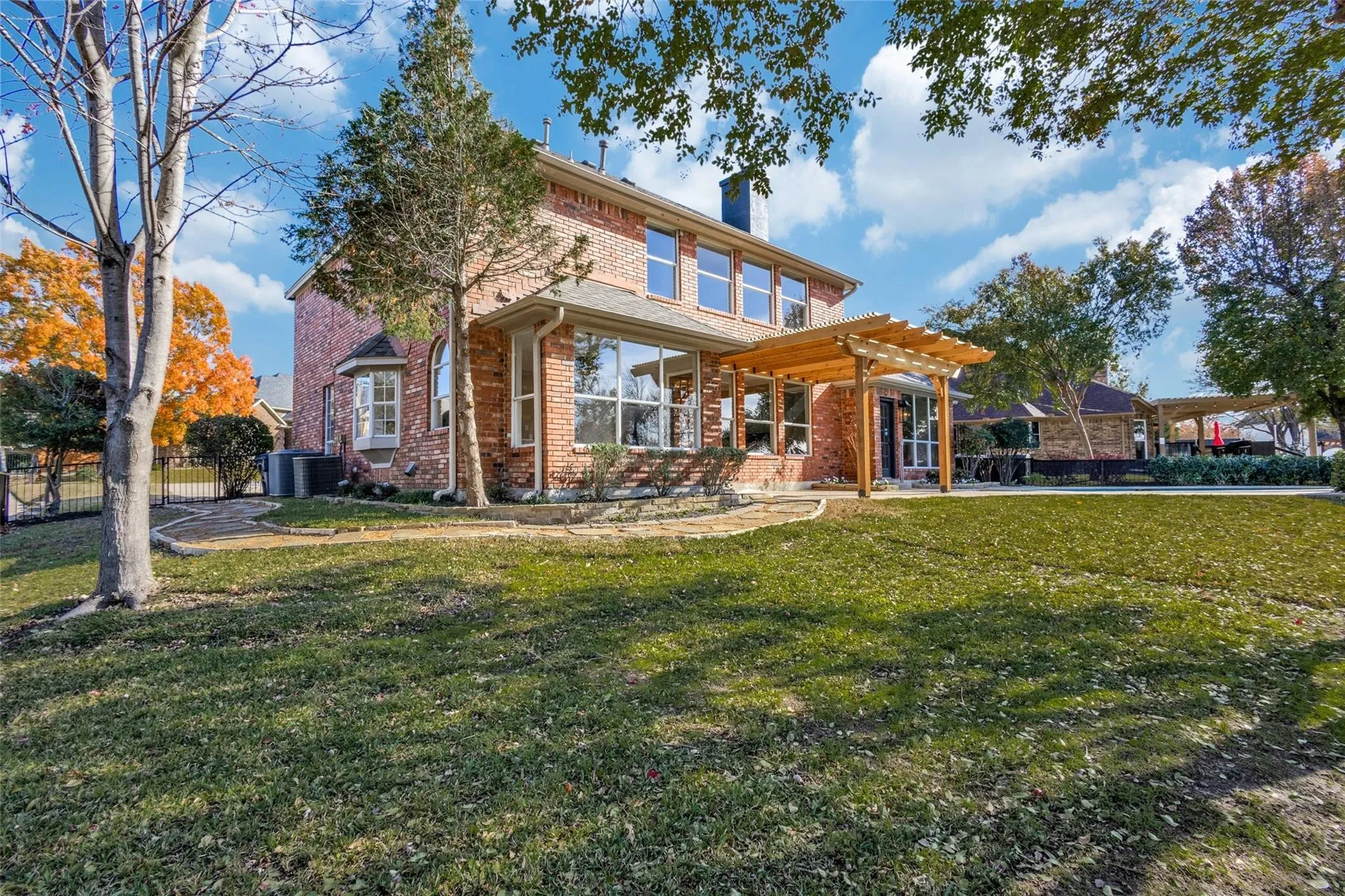 Single Family Residence For Rent in Collin County , 2822 Roundrock, Mc Kinney, Texas 75072, 4 Bedroom, 4 Bathroom, 2 Garage spaces, 3,296 Sqft, built in 1989, mls#21377955, Real Estate Agent in Mc Kinney, Homes For Rent in Collin county, Homes For Rent in Mc Kinney, Realtor in Mc Kinney Texas, Real Estate Brokerage Independent Realty Texas, Luminita Cordes Realtor