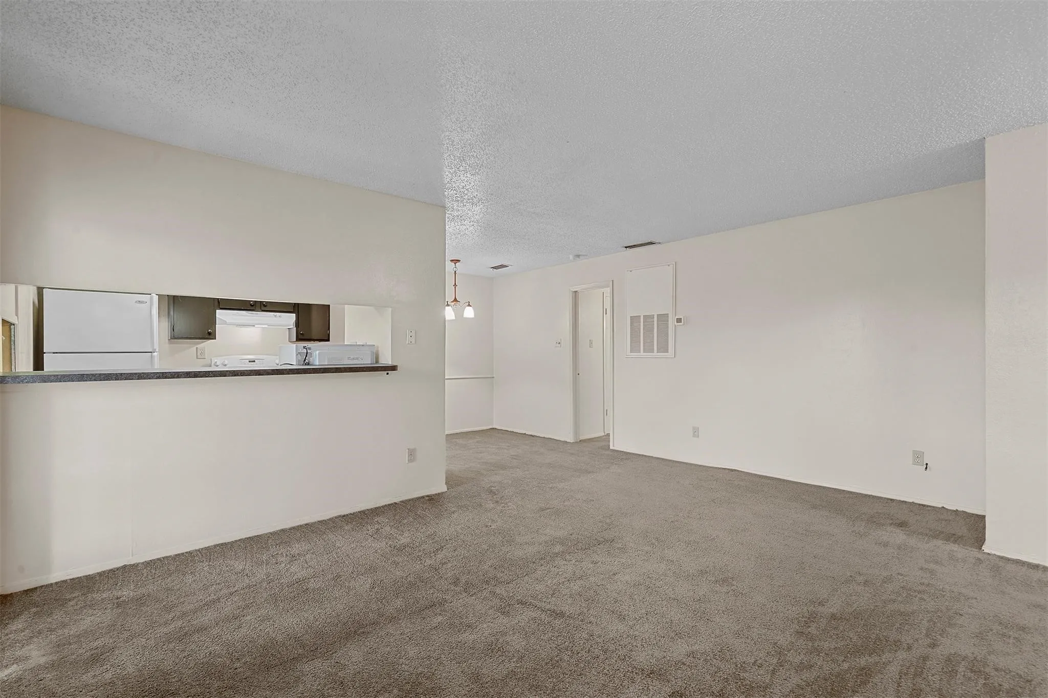 Apartment For Rent in Dallas County , 5981 Arapaho Road 1203, Dallas, Texas 75248, 1 Bedroom, 1 Bathroom, Garage spaces, 745 Sqft, built in 1980, mls#21377995, Real Estate Agent in Dallas, Homes For Rent in Dallas county, Homes For Rent in Dallas, Realtor in Dallas Texas, Real Estate Brokerage Independent Realty Texas, Luminita Cordes Realtor