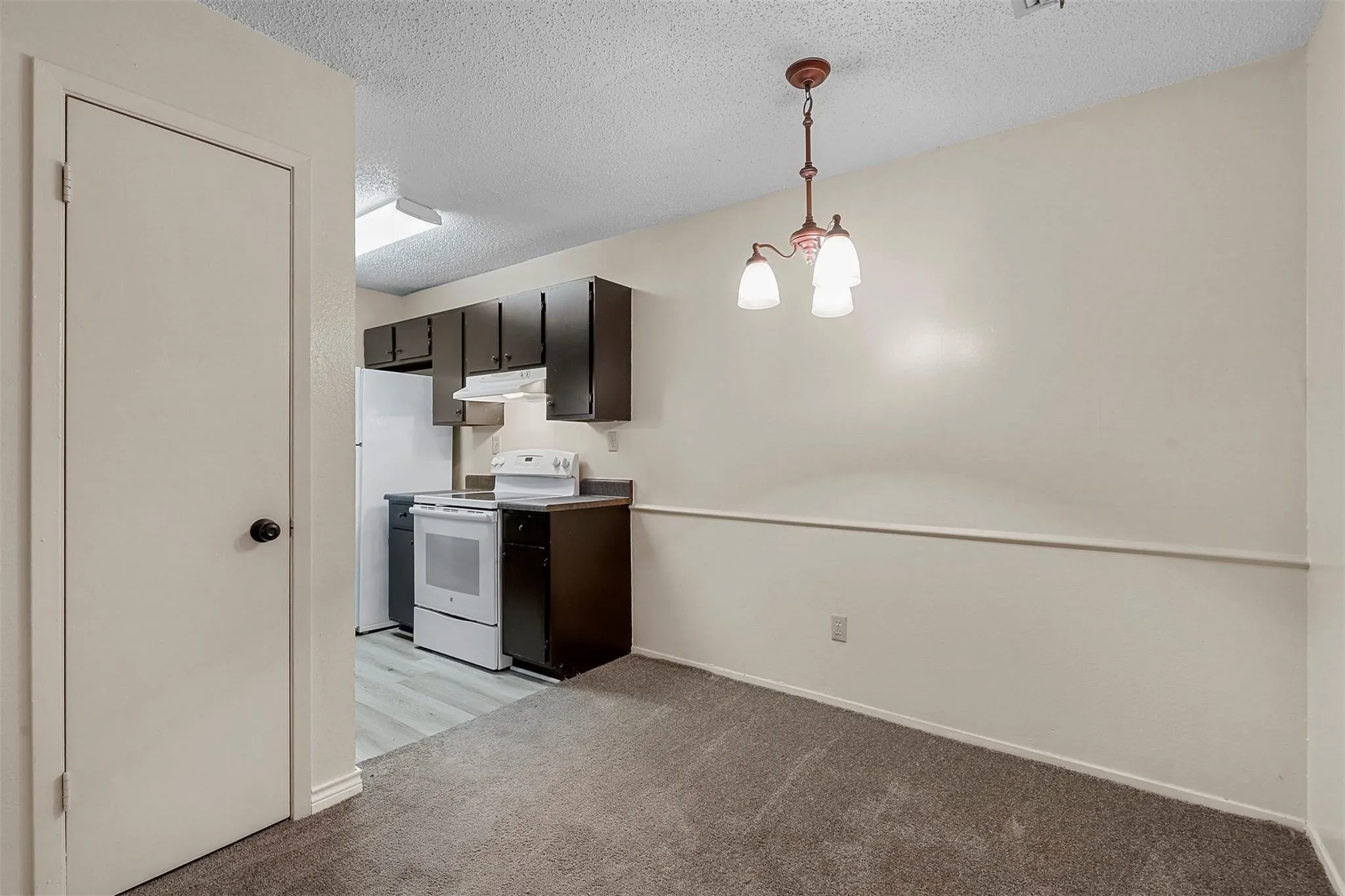 Apartment For Rent in Dallas County , 5981 Arapaho Road 1203, Dallas, Texas 75248, 1 Bedroom, 1 Bathroom, Garage spaces, 745 Sqft, built in 1980, mls#21377995, Real Estate Agent in Dallas, Homes For Rent in Dallas county, Homes For Rent in Dallas, Realtor in Dallas Texas, Real Estate Brokerage Independent Realty Texas, Luminita Cordes Realtor