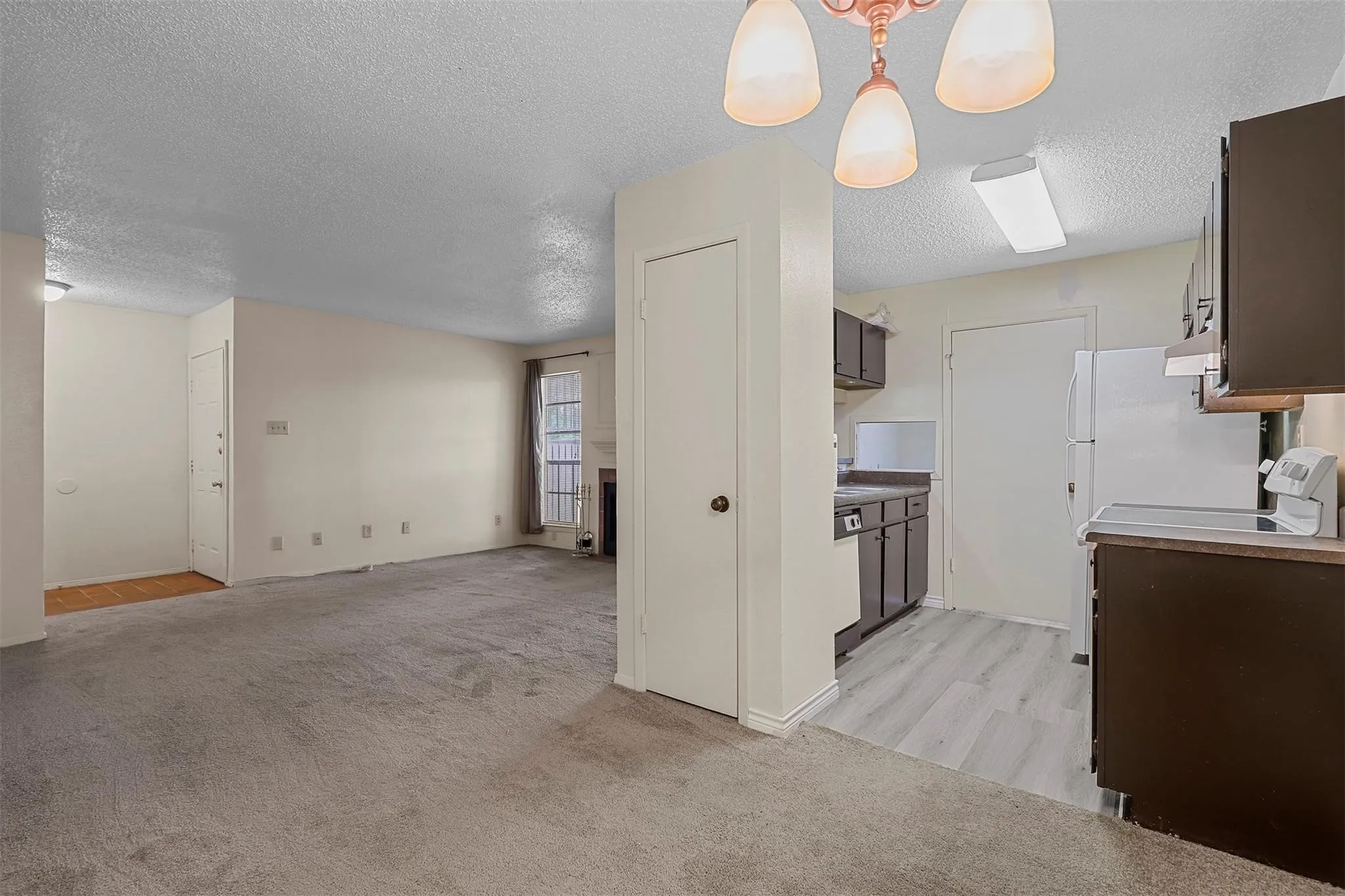 Apartment For Rent in Dallas County , 5981 Arapaho Road 1203, Dallas, Texas 75248, 1 Bedroom, 1 Bathroom, Garage spaces, 745 Sqft, built in 1980, mls#21377995, Real Estate Agent in Dallas, Homes For Rent in Dallas county, Homes For Rent in Dallas, Realtor in Dallas Texas, Real Estate Brokerage Independent Realty Texas, Luminita Cordes Realtor