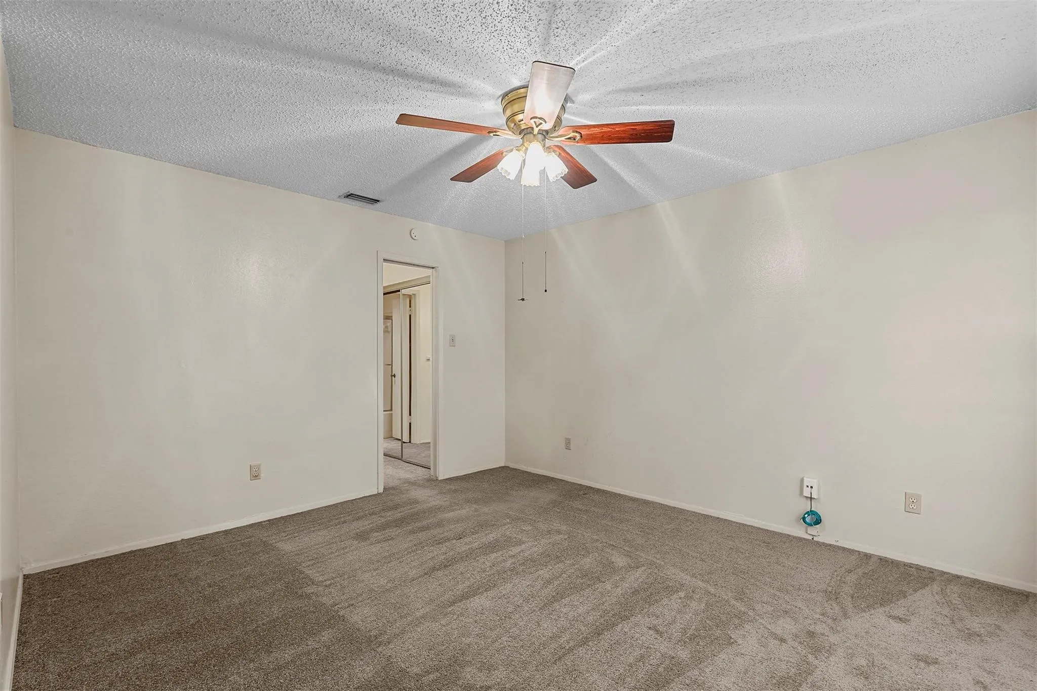 Apartment For Rent in Dallas County , 5981 Arapaho Road 1203, Dallas, Texas 75248, 1 Bedroom, 1 Bathroom, Garage spaces, 745 Sqft, built in 1980, mls#21377995, Real Estate Agent in Dallas, Homes For Rent in Dallas county, Homes For Rent in Dallas, Realtor in Dallas Texas, Real Estate Brokerage Independent Realty Texas, Luminita Cordes Realtor