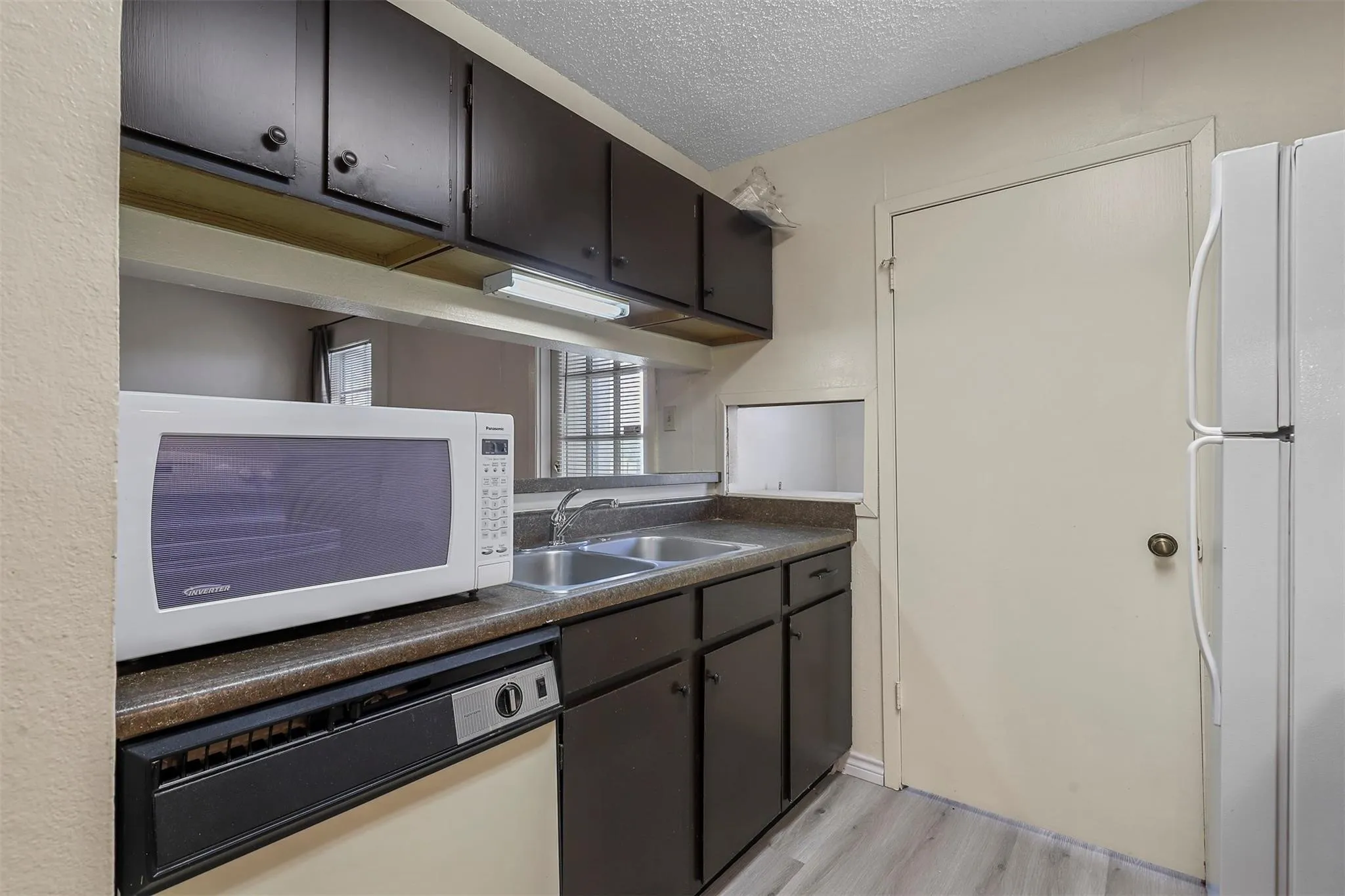 Apartment For Rent in Dallas County , 5981 Arapaho Road 1203, Dallas, Texas 75248, 1 Bedroom, 1 Bathroom, Garage spaces, 745 Sqft, built in 1980, mls#21377995, Real Estate Agent in Dallas, Homes For Rent in Dallas county, Homes For Rent in Dallas, Realtor in Dallas Texas, Real Estate Brokerage Independent Realty Texas, Luminita Cordes Realtor