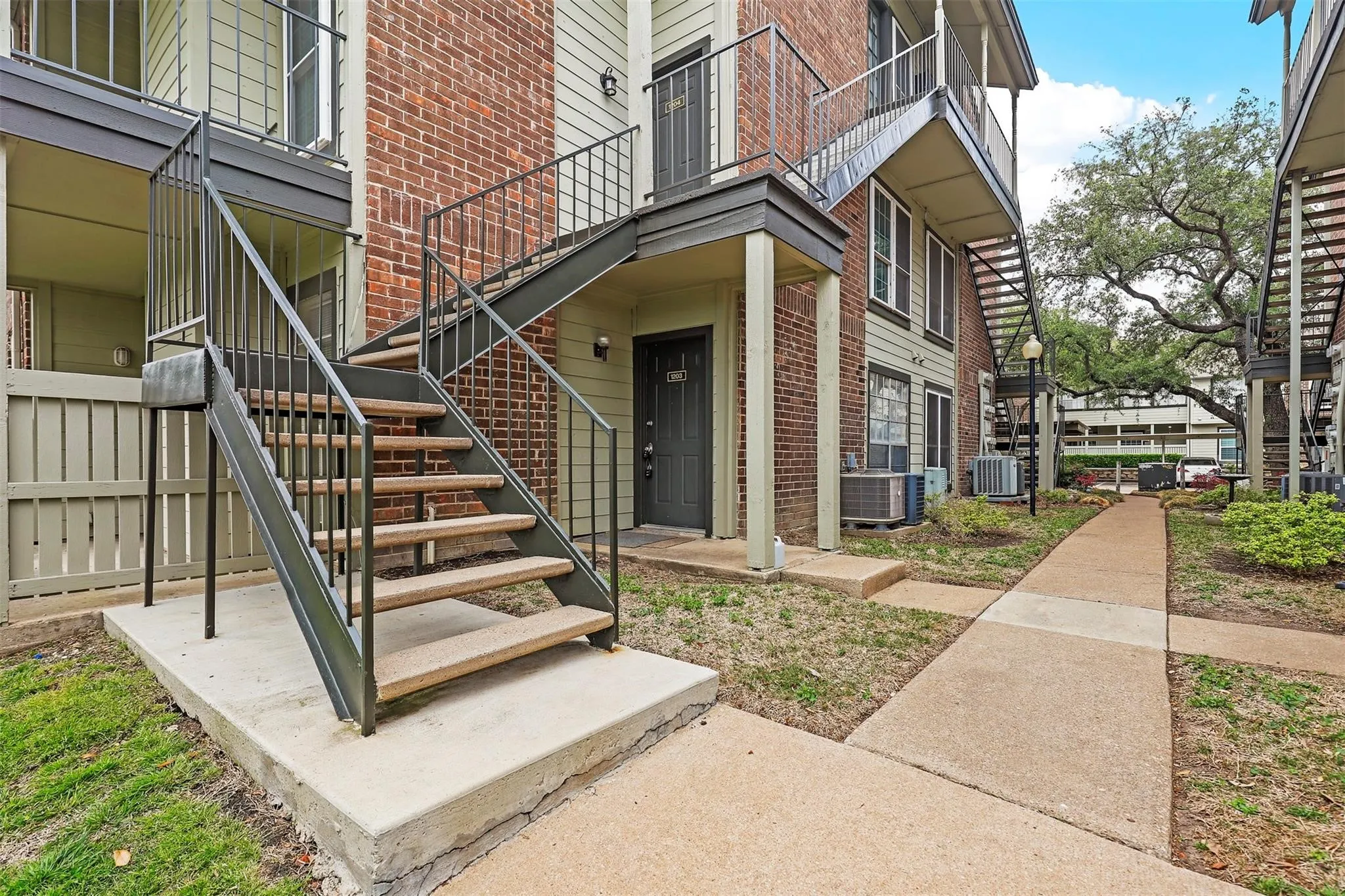 Apartment For Rent in Dallas County , 5981 Arapaho Road 1203, Dallas, Texas 75248, 1 Bedroom, 1 Bathroom, Garage spaces, 745 Sqft, built in 1980, mls#21377995, Real Estate Agent in Dallas, Homes For Rent in Dallas county, Homes For Rent in Dallas, Realtor in Dallas Texas, Real Estate Brokerage Independent Realty Texas, Luminita Cordes Realtor