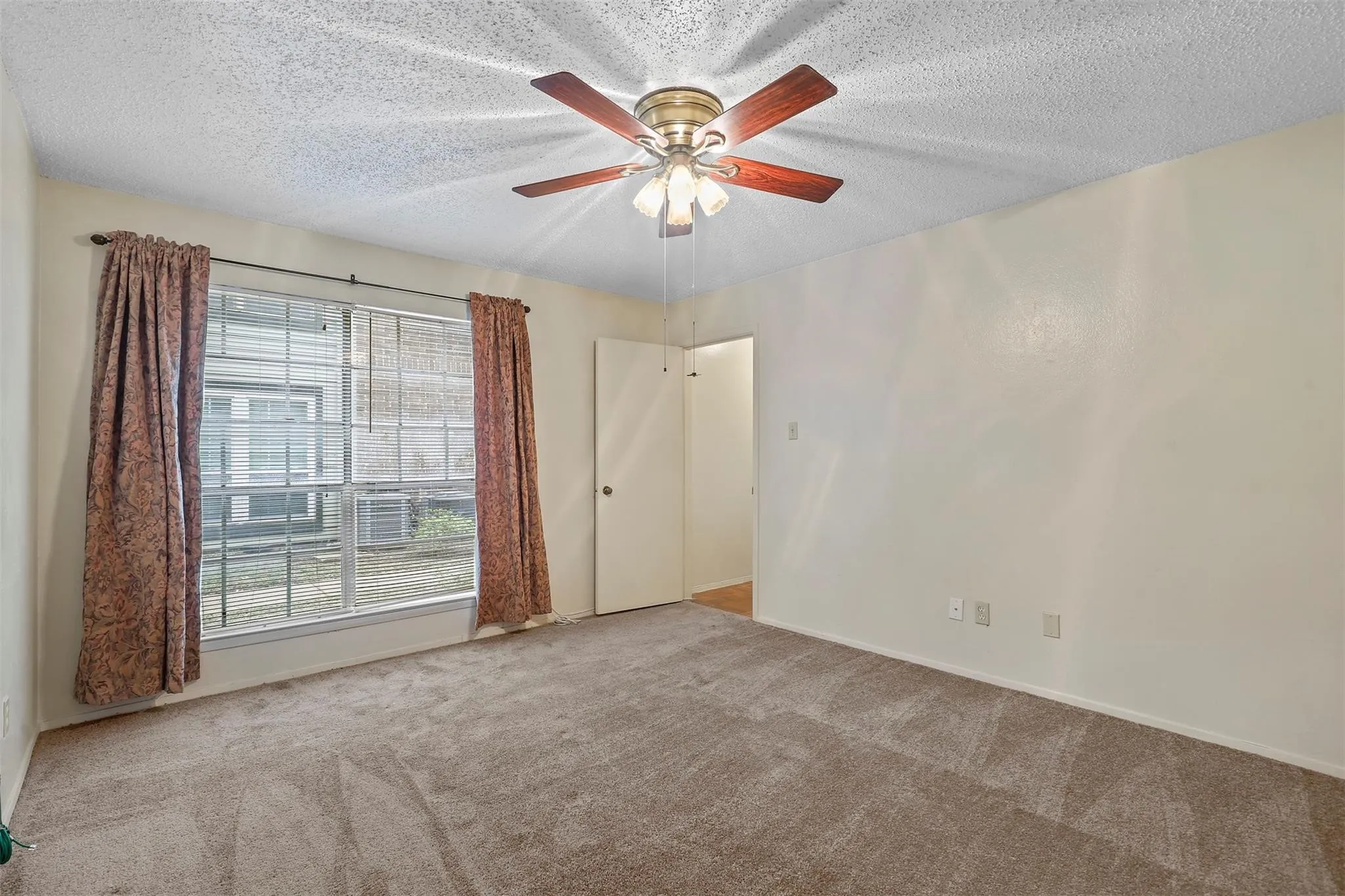 Apartment For Rent in Dallas County , 5981 Arapaho Road 1203, Dallas, Texas 75248, 1 Bedroom, 1 Bathroom, Garage spaces, 745 Sqft, built in 1980, mls#21377995, Real Estate Agent in Dallas, Homes For Rent in Dallas county, Homes For Rent in Dallas, Realtor in Dallas Texas, Real Estate Brokerage Independent Realty Texas, Luminita Cordes Realtor