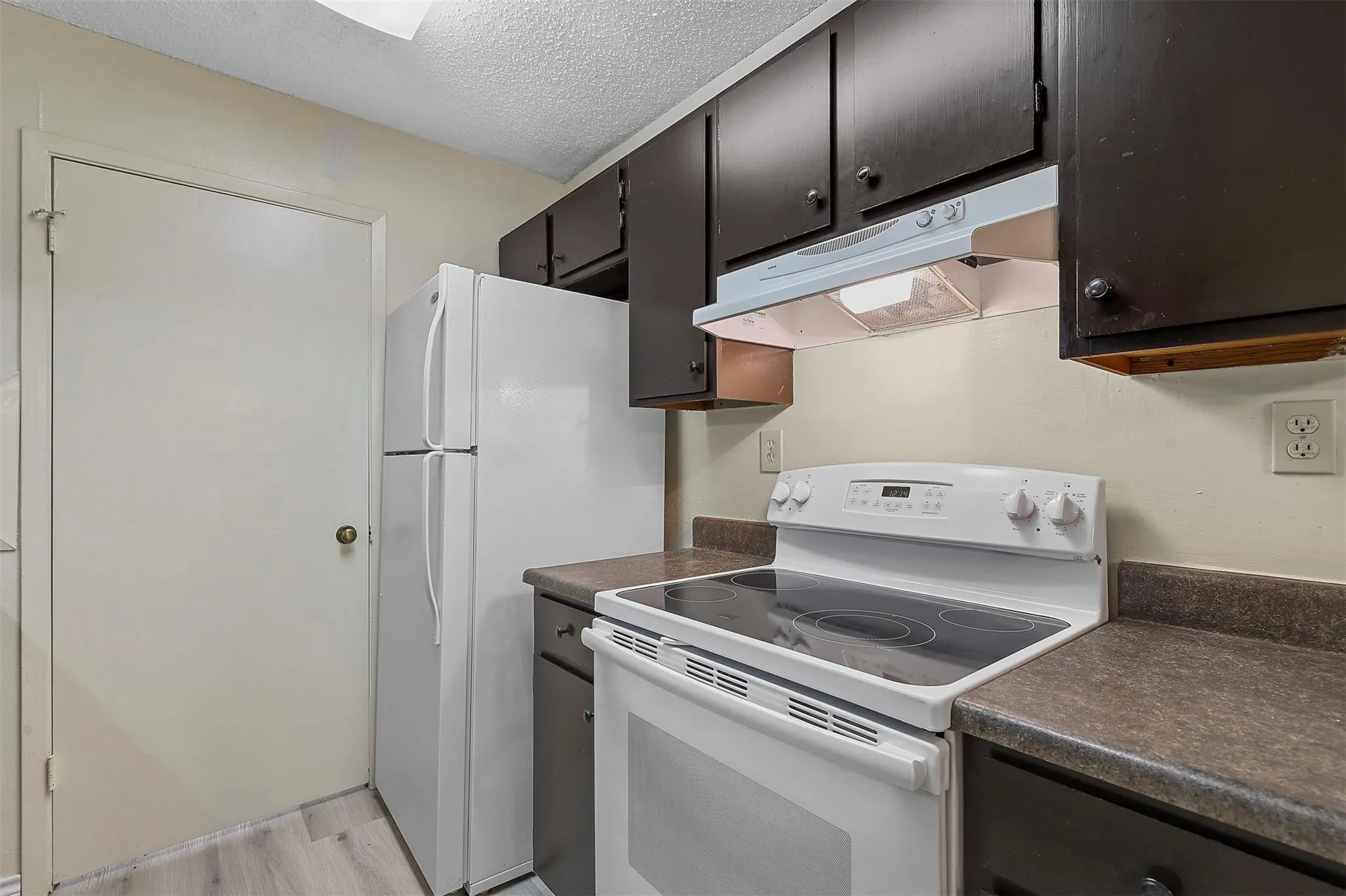 Apartment For Rent in Dallas County , 5981 Arapaho Road 1203, Dallas, Texas 75248, 1 Bedroom, 1 Bathroom, Garage spaces, 745 Sqft, built in 1980, mls#21377995, Real Estate Agent in Dallas, Homes For Rent in Dallas county, Homes For Rent in Dallas, Realtor in Dallas Texas, Real Estate Brokerage Independent Realty Texas, Luminita Cordes Realtor
