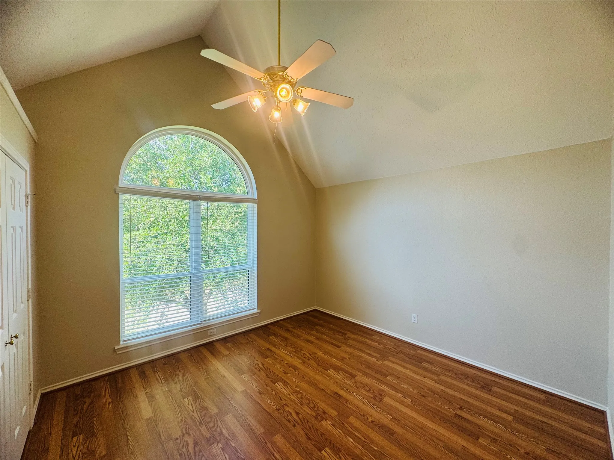 Single Family Residence For Rent in Rockwall County , 3116 Oak Drive, Rockwall, Texas 75032, 4 Bedroom, 3 Bathroom, 2 Garage spaces, 2,904 Sqft, built in 1995, mls#21377980, Real Estate Agent in Rockwall, Homes For Rent in Rockwall county, Homes For Rent in Rockwall, Realtor in Rockwall Texas, Real Estate Brokerage Independent Realty Texas, Luminita Cordes Realtor