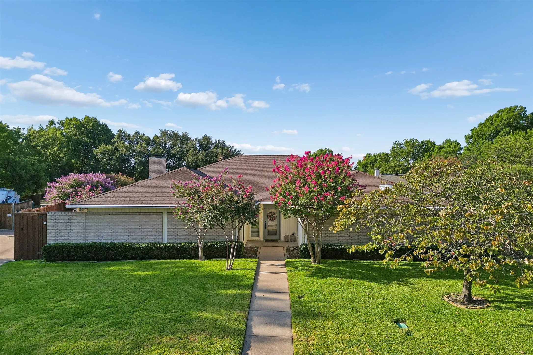 Single Family Residence For Sale in Collin County , 2414 Acacia Street, Richardson, Texas 75082, 4 Bedroom, 3 Bathroom, 2 Garage spaces, 2,896 Sqft, built in 1981, mls#21376760, Real Estate Agent in Richardson, Homes For Sale in Collin county, Homes For Sale in Richardson, Realtor in Richardson Texas, Real Estate Brokerage Independent Realty Texas, Luminita Cordes Realtor