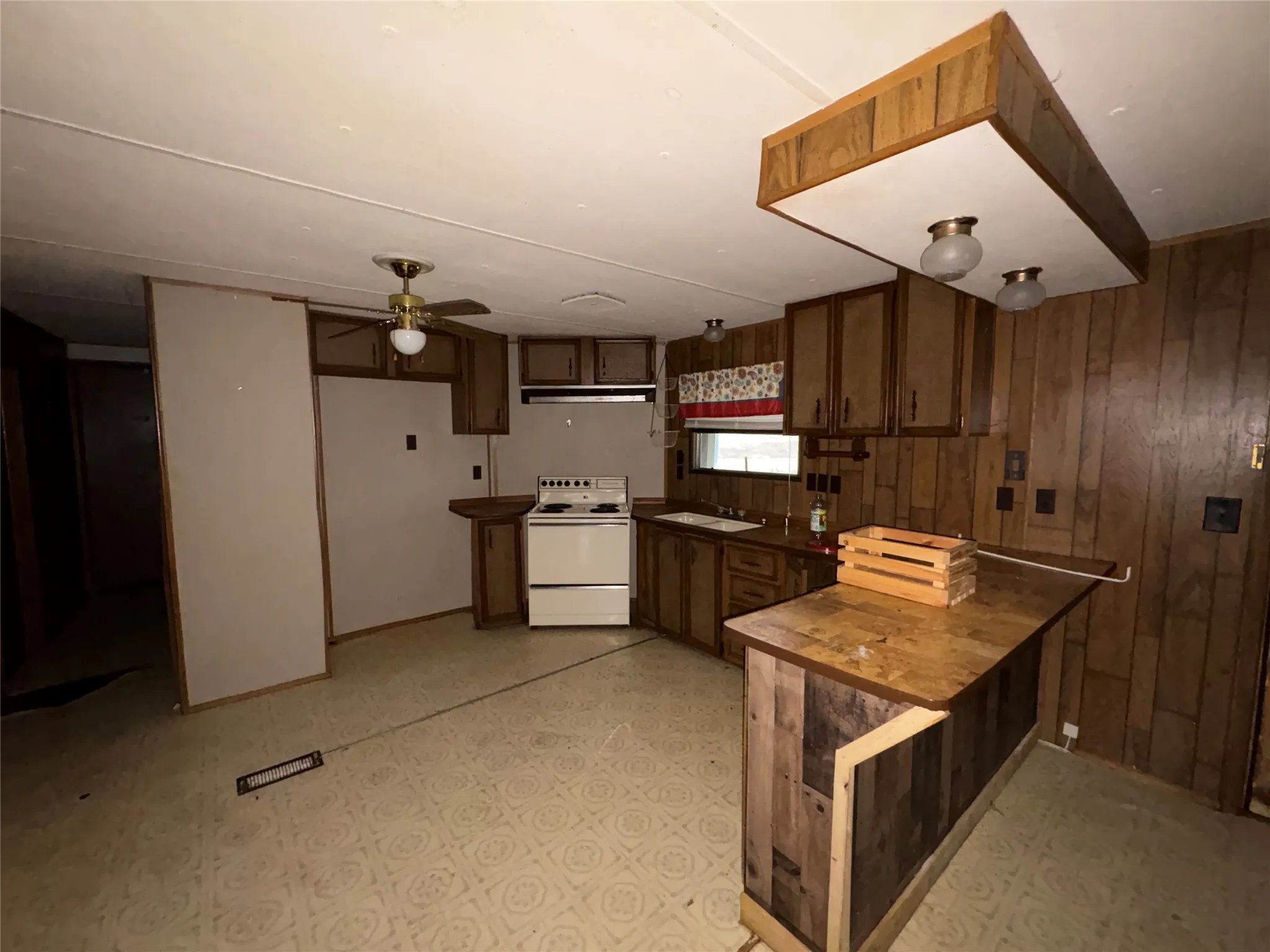 Mobile Home For Sale in Collin County , 807 County Road 655, Farmersville, Texas 75442, 2 Bedroom, 2 Bathroom, Garage spaces, 924 Sqft, built in 1980, mls#21377981, Real Estate Agent in Farmersville, Homes For Sale in Collin county, Homes For Sale in Farmersville, Realtor in Farmersville Texas, Real Estate Brokerage Independent Realty Texas, Luminita Cordes Realtor
