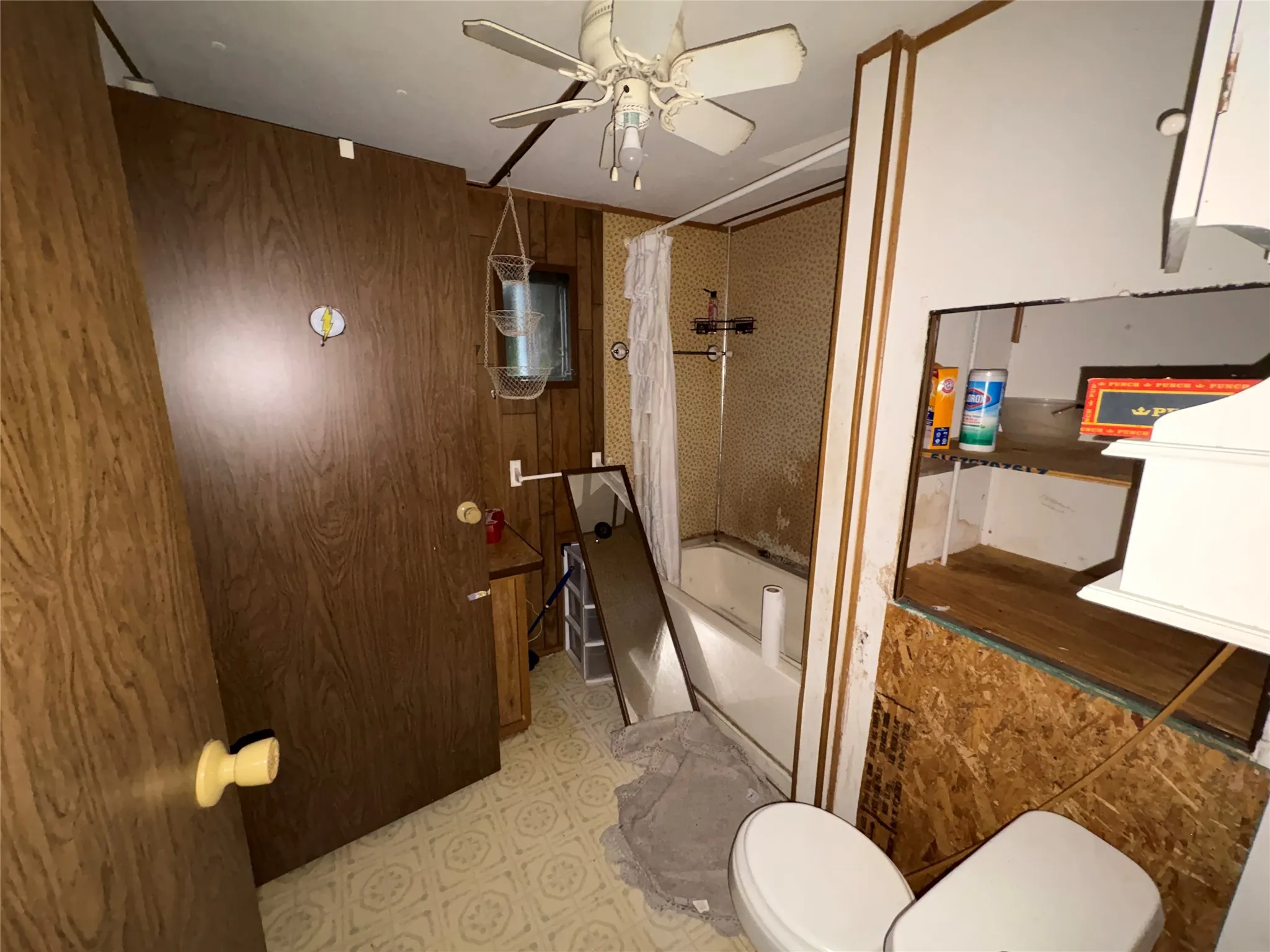 Mobile Home For Sale in Collin County , 807 County Road 655, Farmersville, Texas 75442, 2 Bedroom, 2 Bathroom, Garage spaces, 924 Sqft, built in 1980, mls#21377981, Real Estate Agent in Farmersville, Homes For Sale in Collin county, Homes For Sale in Farmersville, Realtor in Farmersville Texas, Real Estate Brokerage Independent Realty Texas, Luminita Cordes Realtor