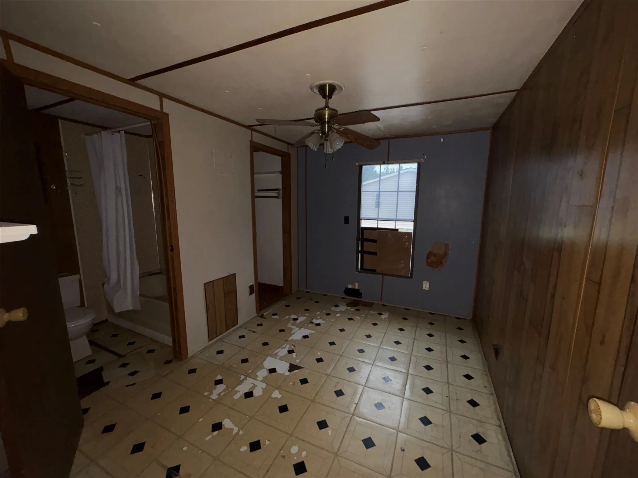 Mobile Home For Sale in Collin County , 807 County Road 655, Farmersville, Texas 75442, 2 Bedroom, 2 Bathroom, Garage spaces, 924 Sqft, built in 1980, mls#21377981, Real Estate Agent in Farmersville, Homes For Sale in Collin county, Homes For Sale in Farmersville, Realtor in Farmersville Texas, Real Estate Brokerage Independent Realty Texas, Luminita Cordes Realtor